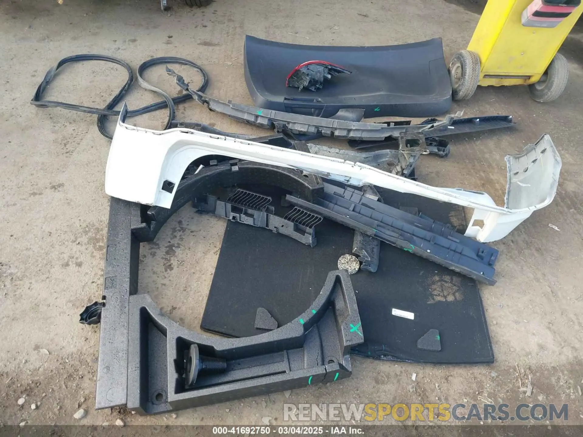 12 Photograph of a damaged car 3VVUX7B28RM062424 VOLKSWAGEN TAOS 2024