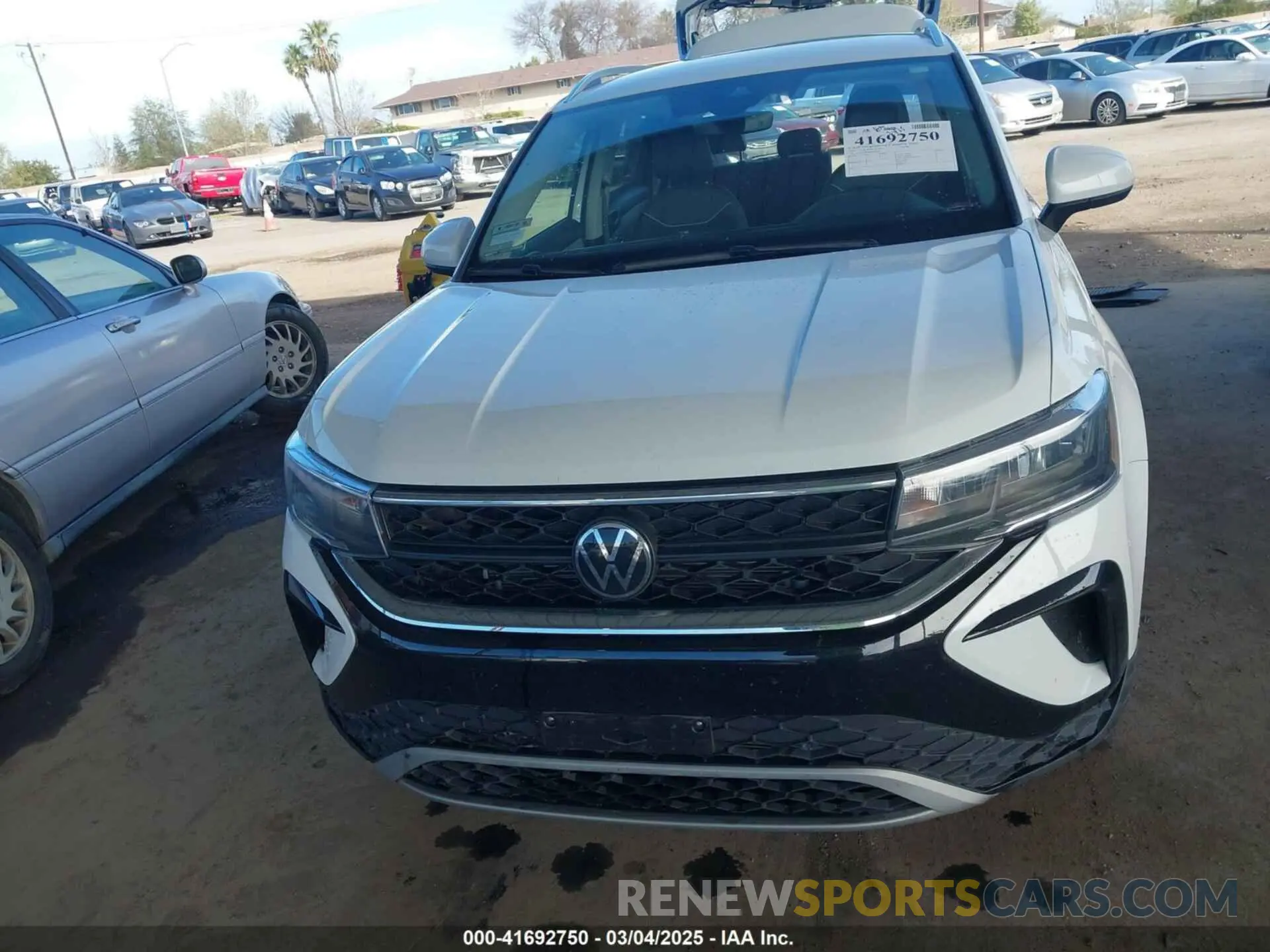 13 Photograph of a damaged car 3VVUX7B28RM062424 VOLKSWAGEN TAOS 2024