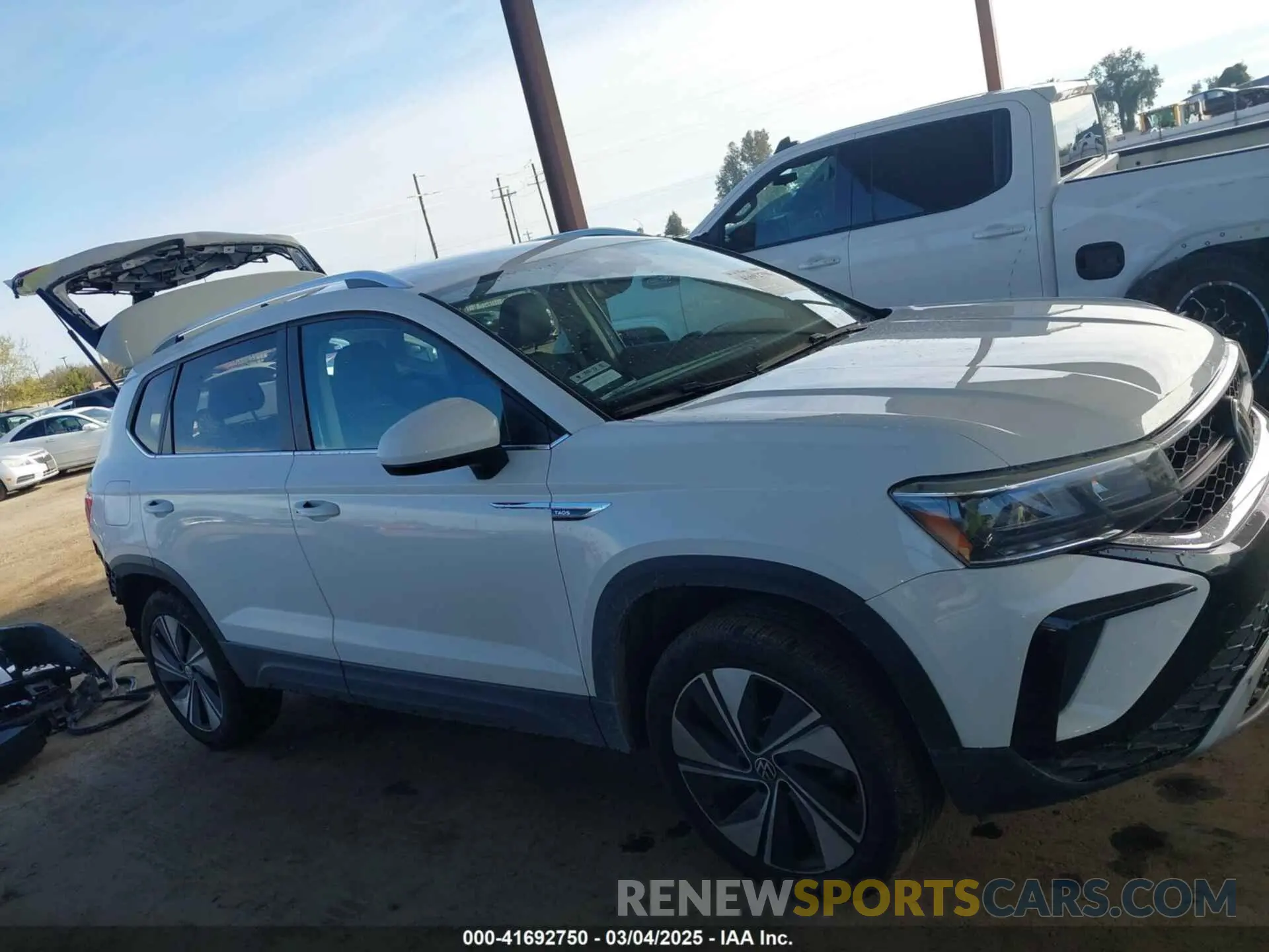 14 Photograph of a damaged car 3VVUX7B28RM062424 VOLKSWAGEN TAOS 2024