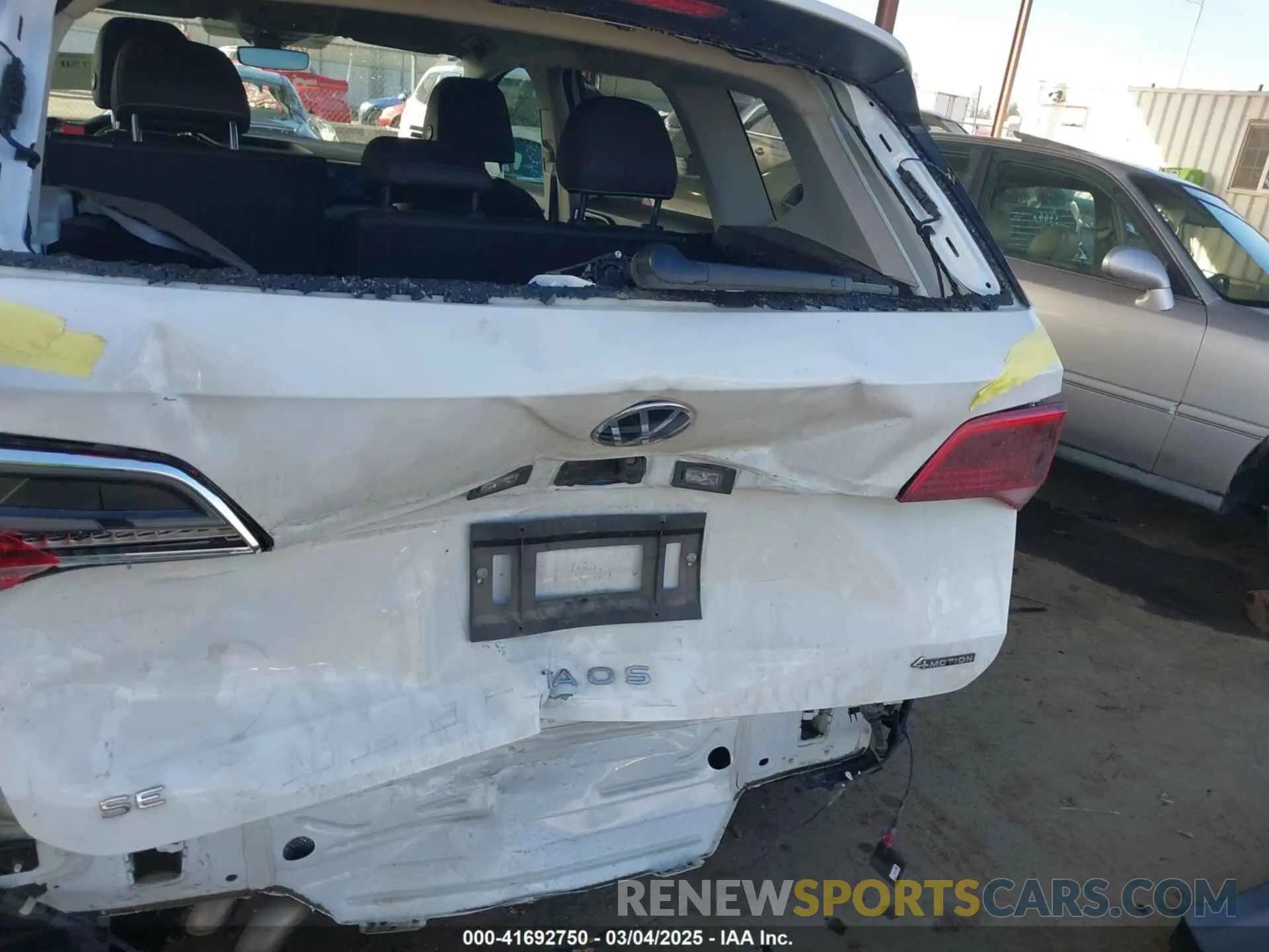 17 Photograph of a damaged car 3VVUX7B28RM062424 VOLKSWAGEN TAOS 2024