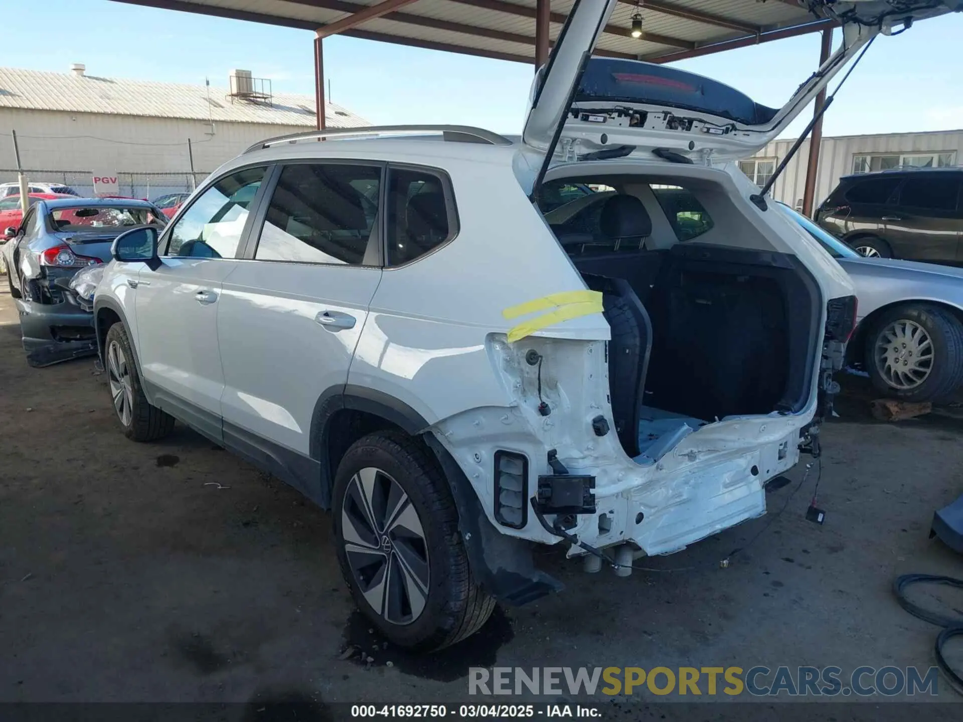 3 Photograph of a damaged car 3VVUX7B28RM062424 VOLKSWAGEN TAOS 2024