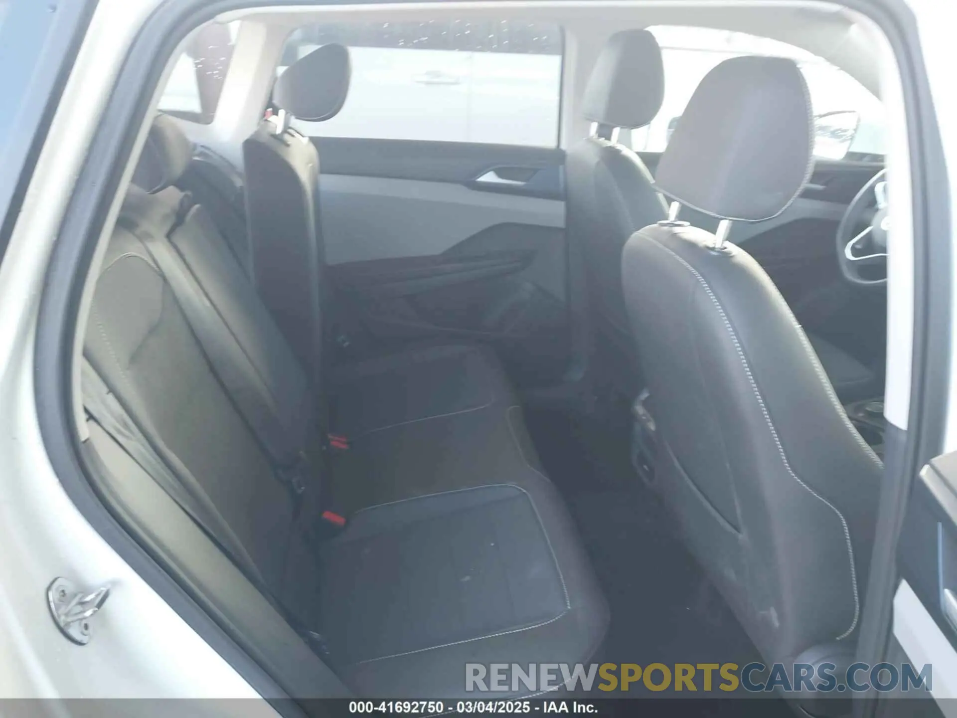 8 Photograph of a damaged car 3VVUX7B28RM062424 VOLKSWAGEN TAOS 2024