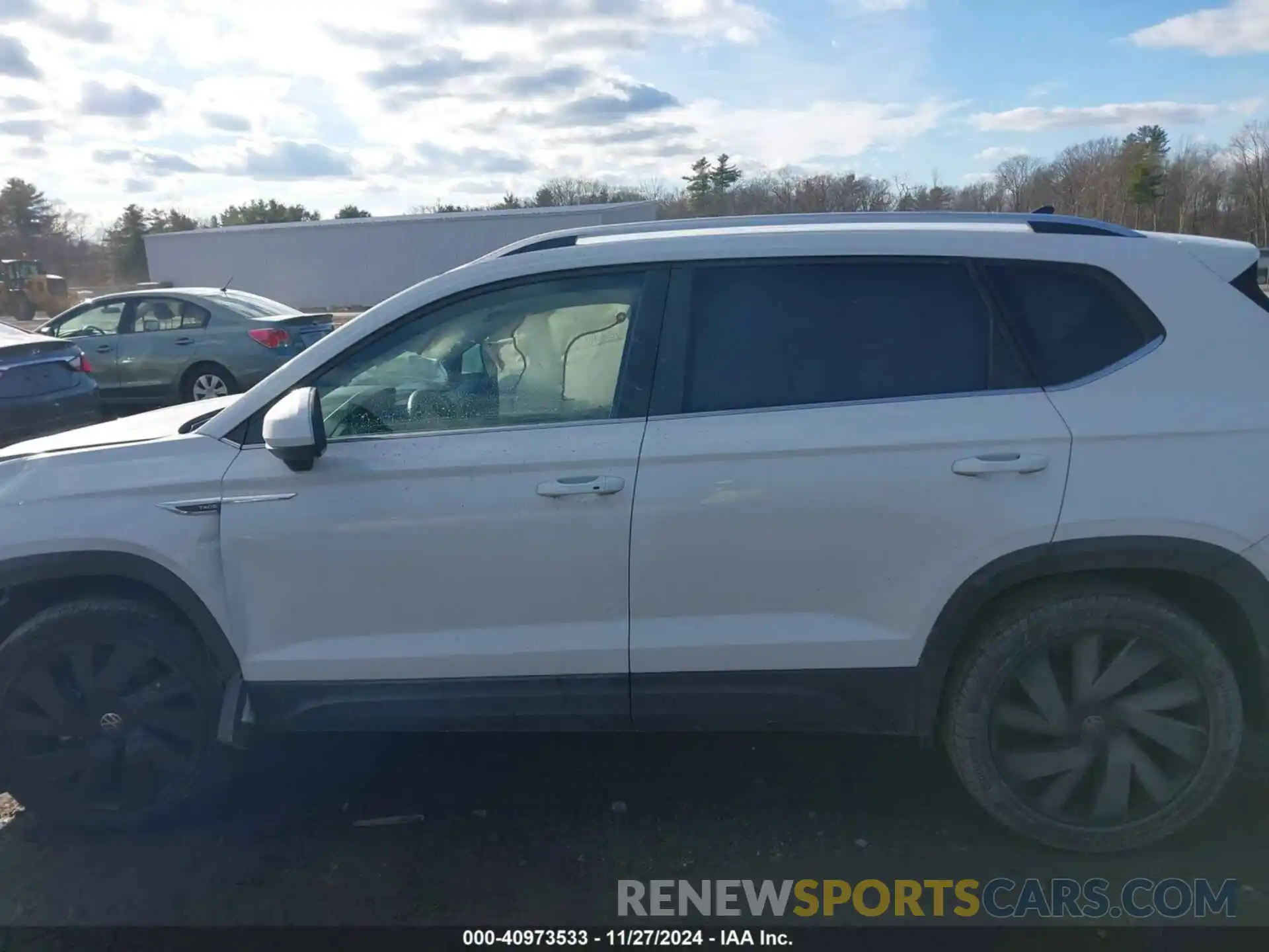 14 Photograph of a damaged car 3VVUX7B28RM067512 VOLKSWAGEN TAOS 2024