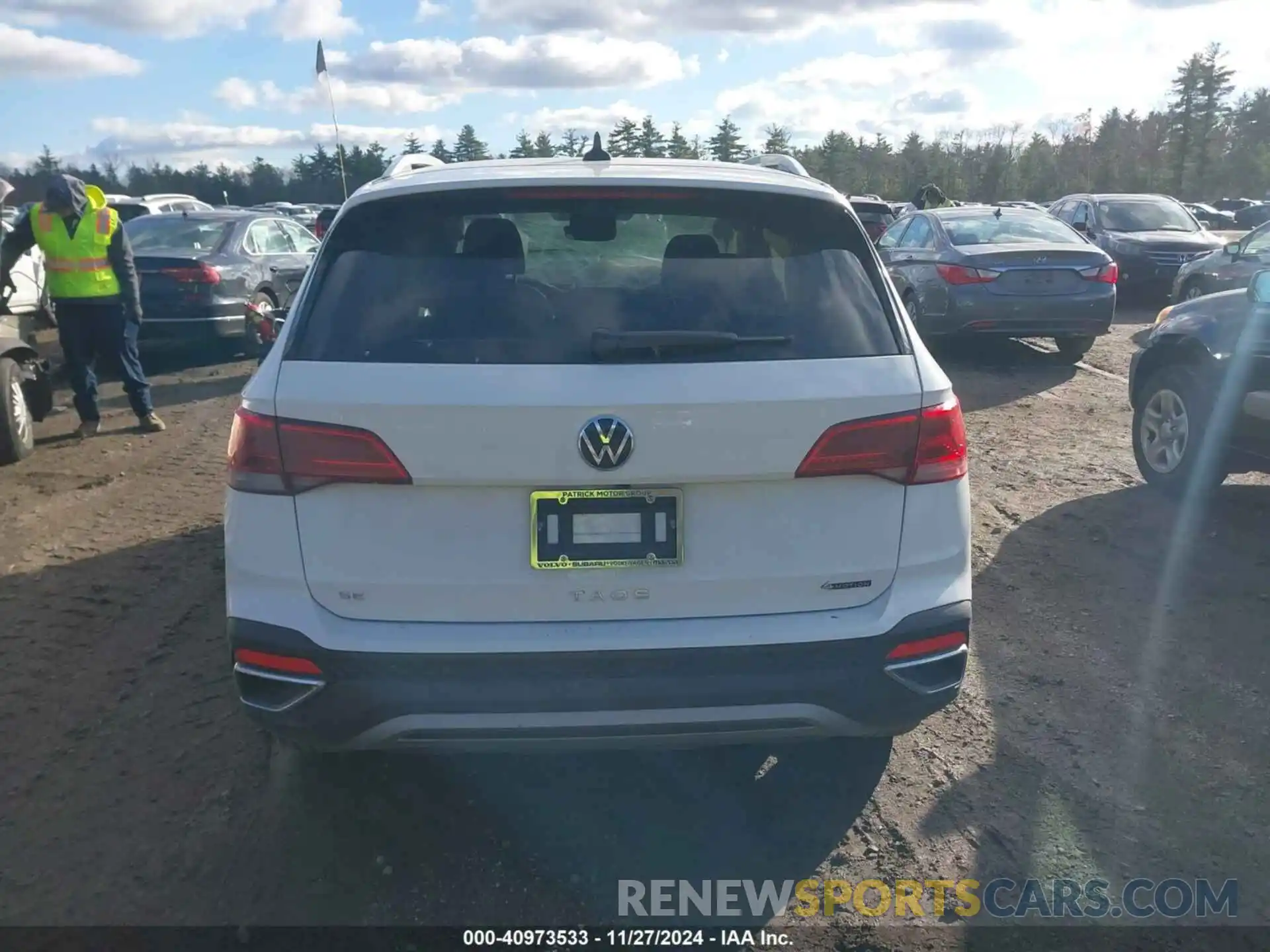 16 Photograph of a damaged car 3VVUX7B28RM067512 VOLKSWAGEN TAOS 2024