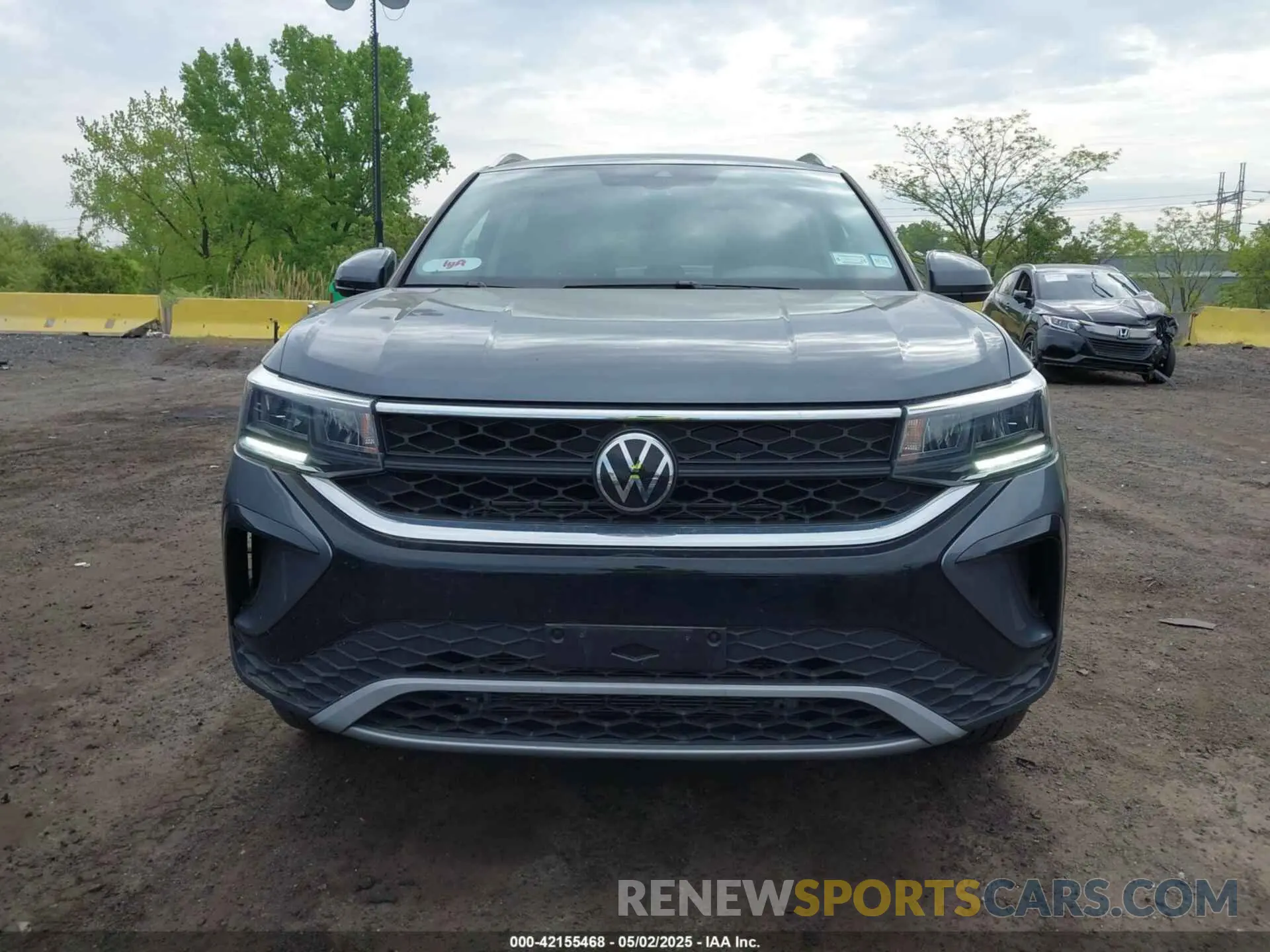 12 Photograph of a damaged car 3VVUX7B28RM069843 VOLKSWAGEN TAOS 2024