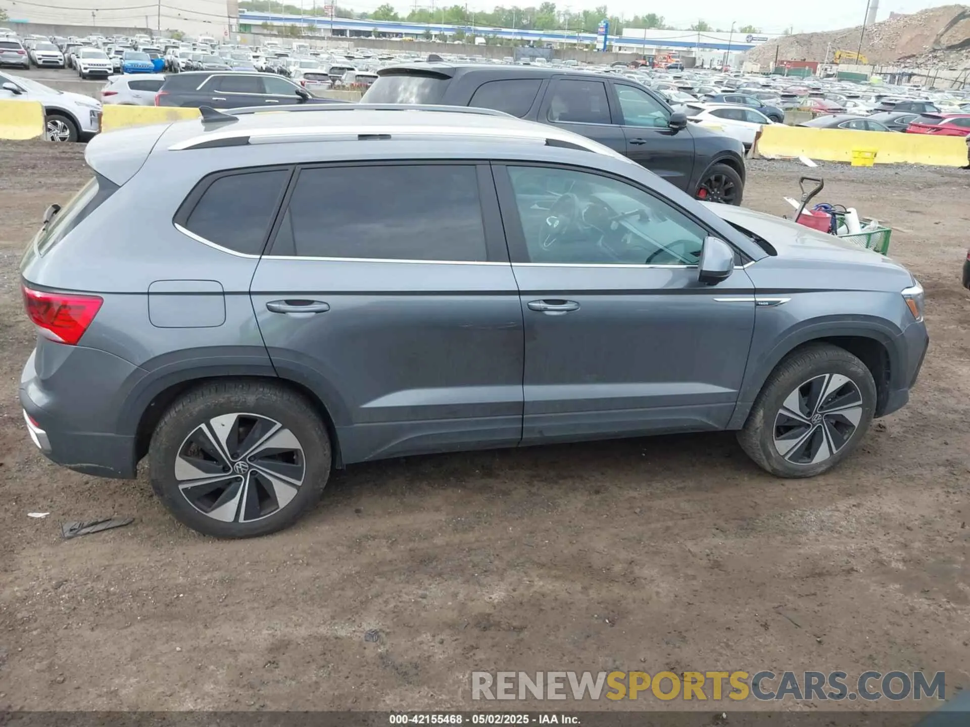 13 Photograph of a damaged car 3VVUX7B28RM069843 VOLKSWAGEN TAOS 2024