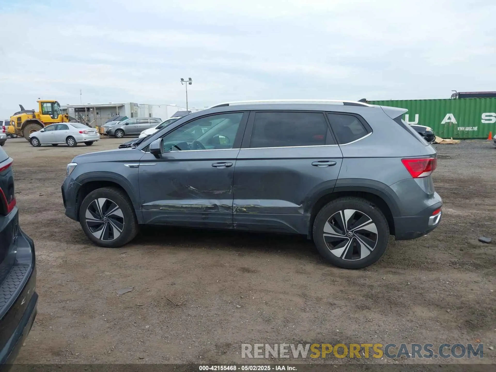 14 Photograph of a damaged car 3VVUX7B28RM069843 VOLKSWAGEN TAOS 2024