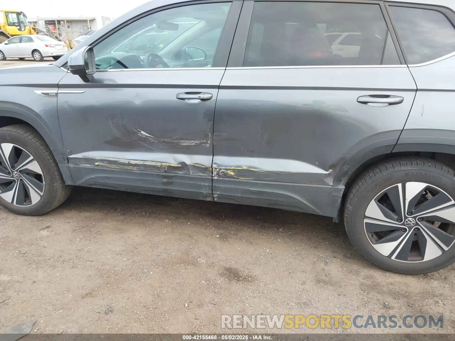 17 Photograph of a damaged car 3VVUX7B28RM069843 VOLKSWAGEN TAOS 2024