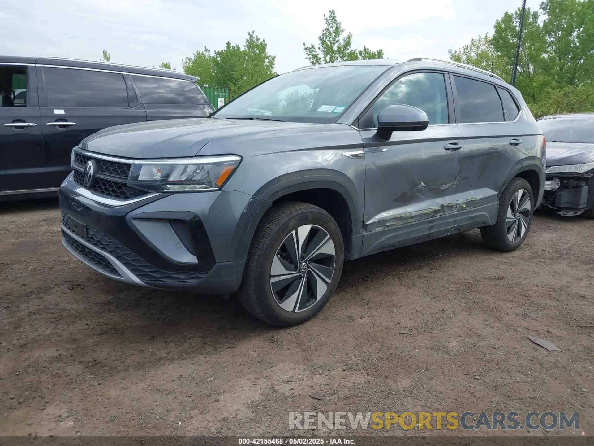 2 Photograph of a damaged car 3VVUX7B28RM069843 VOLKSWAGEN TAOS 2024