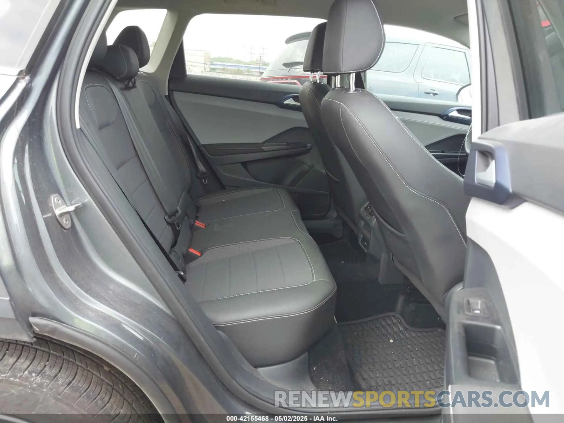 8 Photograph of a damaged car 3VVUX7B28RM069843 VOLKSWAGEN TAOS 2024