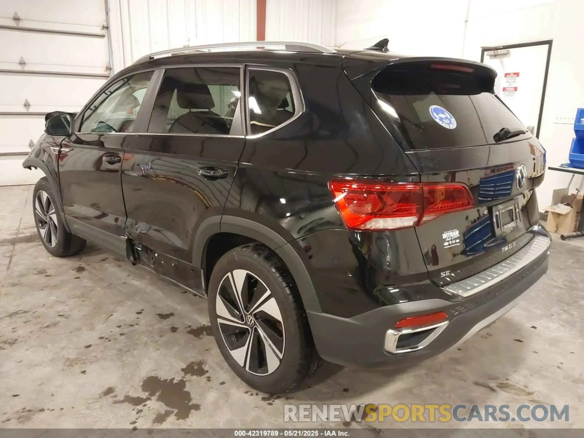 3 Photograph of a damaged car 3VVVX7B20RM047534 VOLKSWAGEN TAOS 2024
