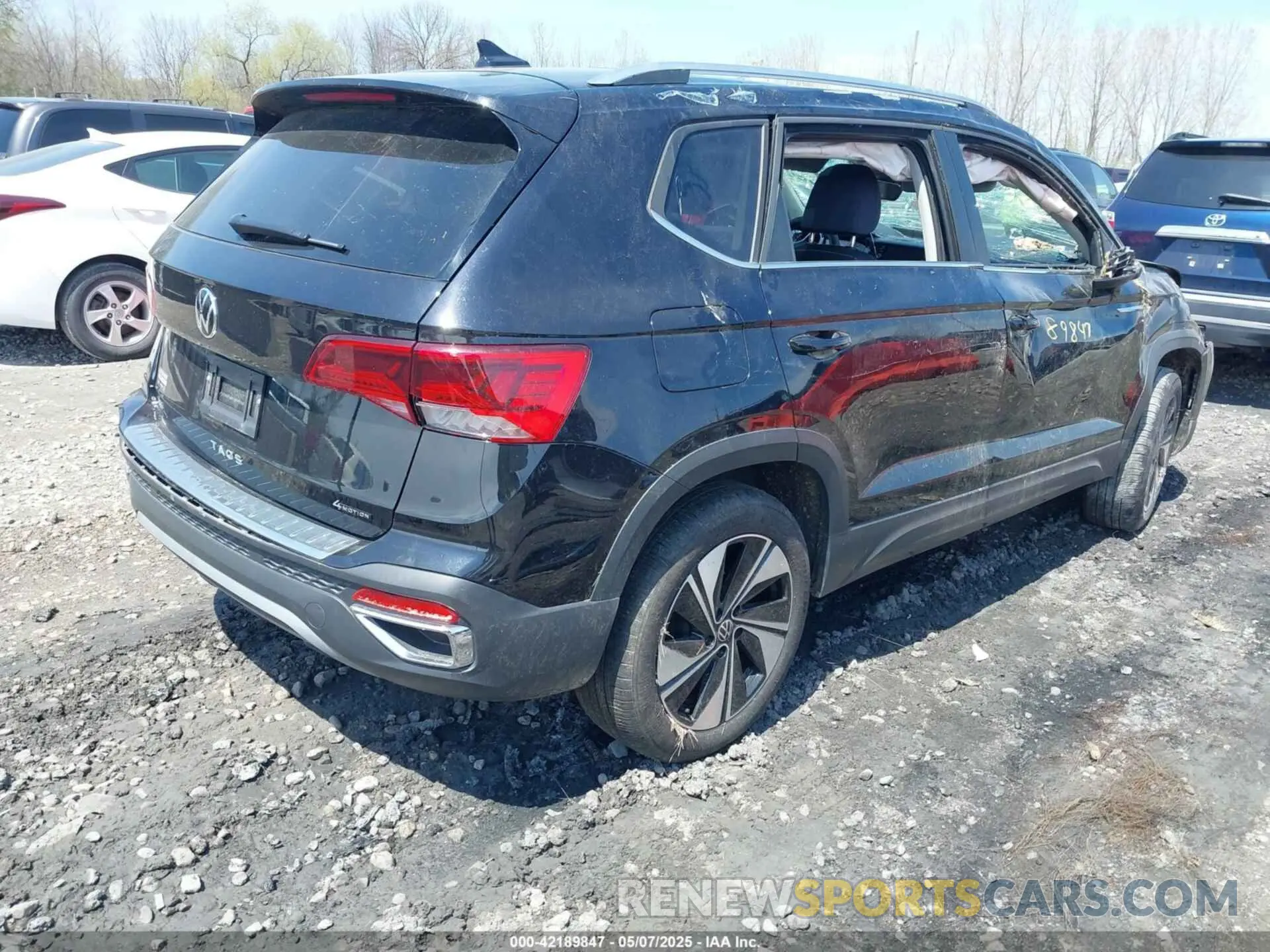 4 Photograph of a damaged car 3VVVX7B26RM052530 VOLKSWAGEN TAOS 2024