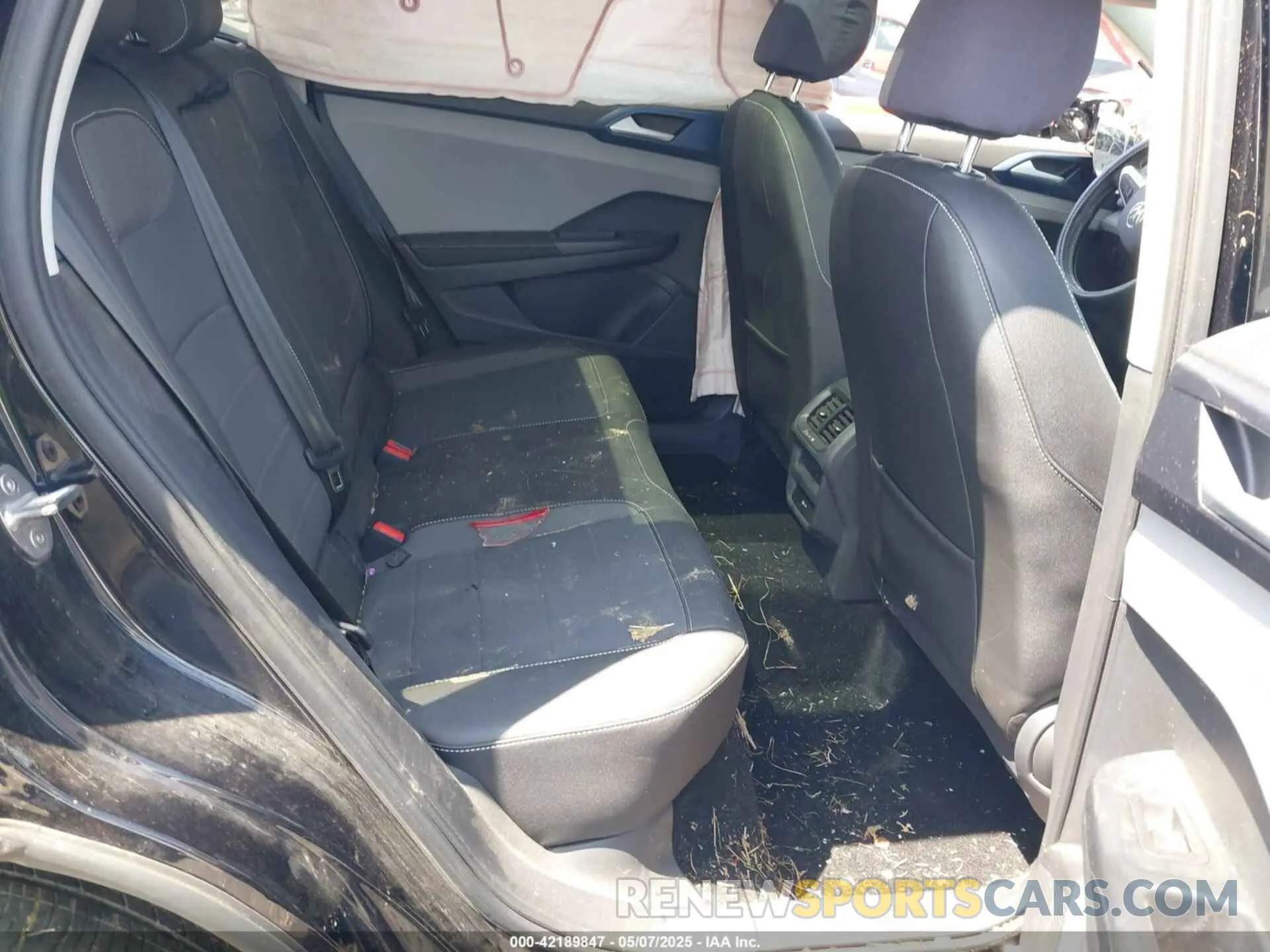 8 Photograph of a damaged car 3VVVX7B26RM052530 VOLKSWAGEN TAOS 2024