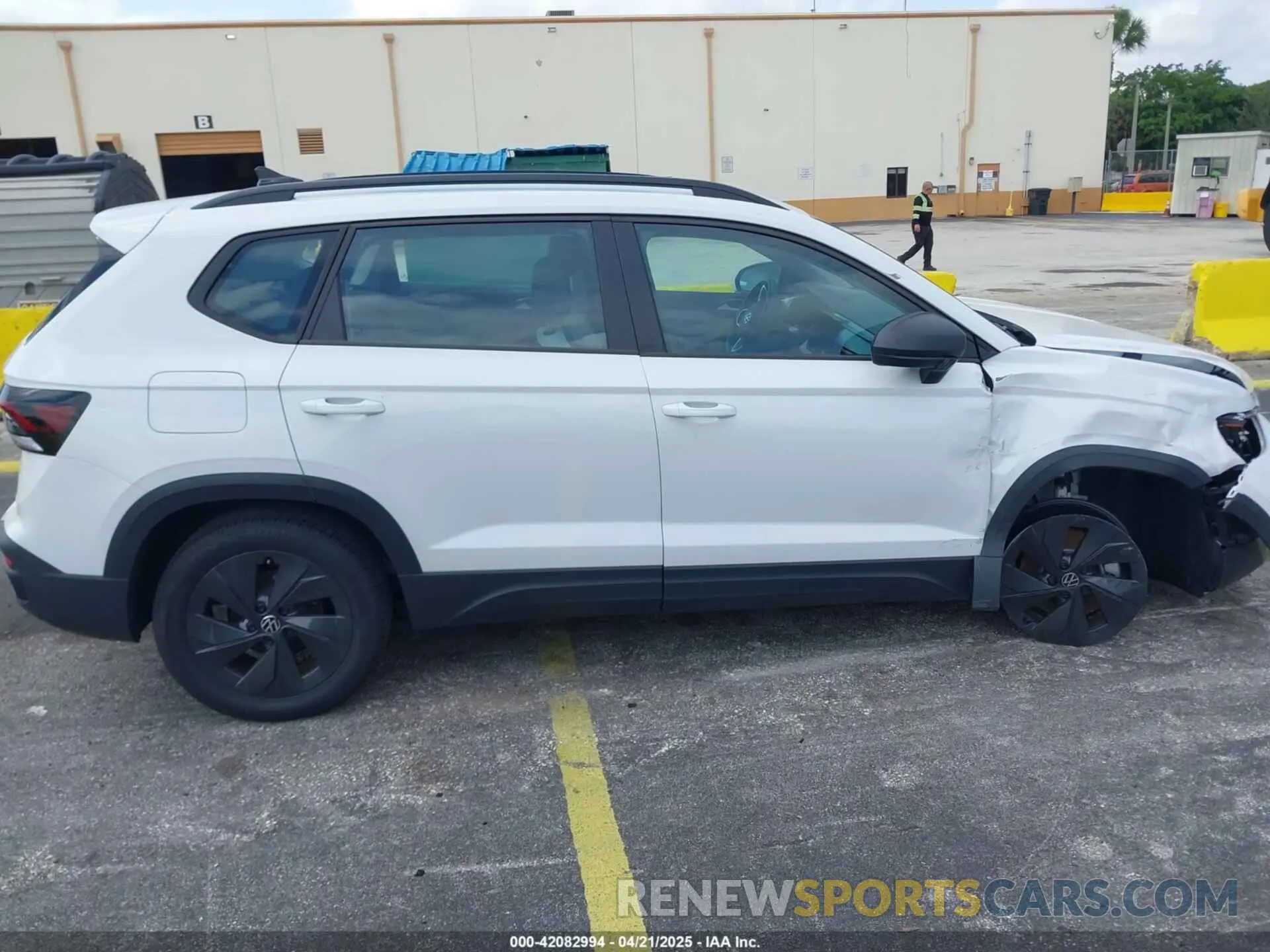 13 Photograph of a damaged car 3VV5C7B23SM005781 VOLKSWAGEN TAOS 2025