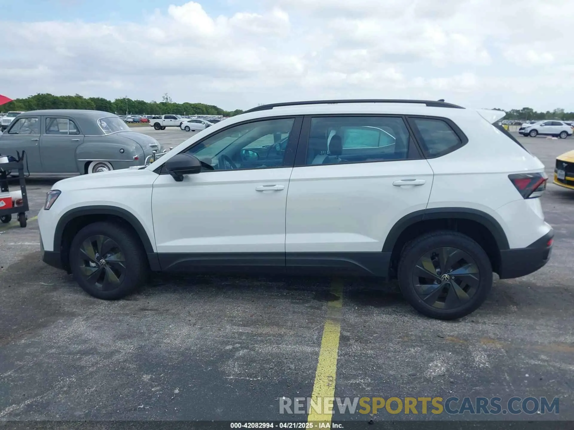 14 Photograph of a damaged car 3VV5C7B23SM005781 VOLKSWAGEN TAOS 2025