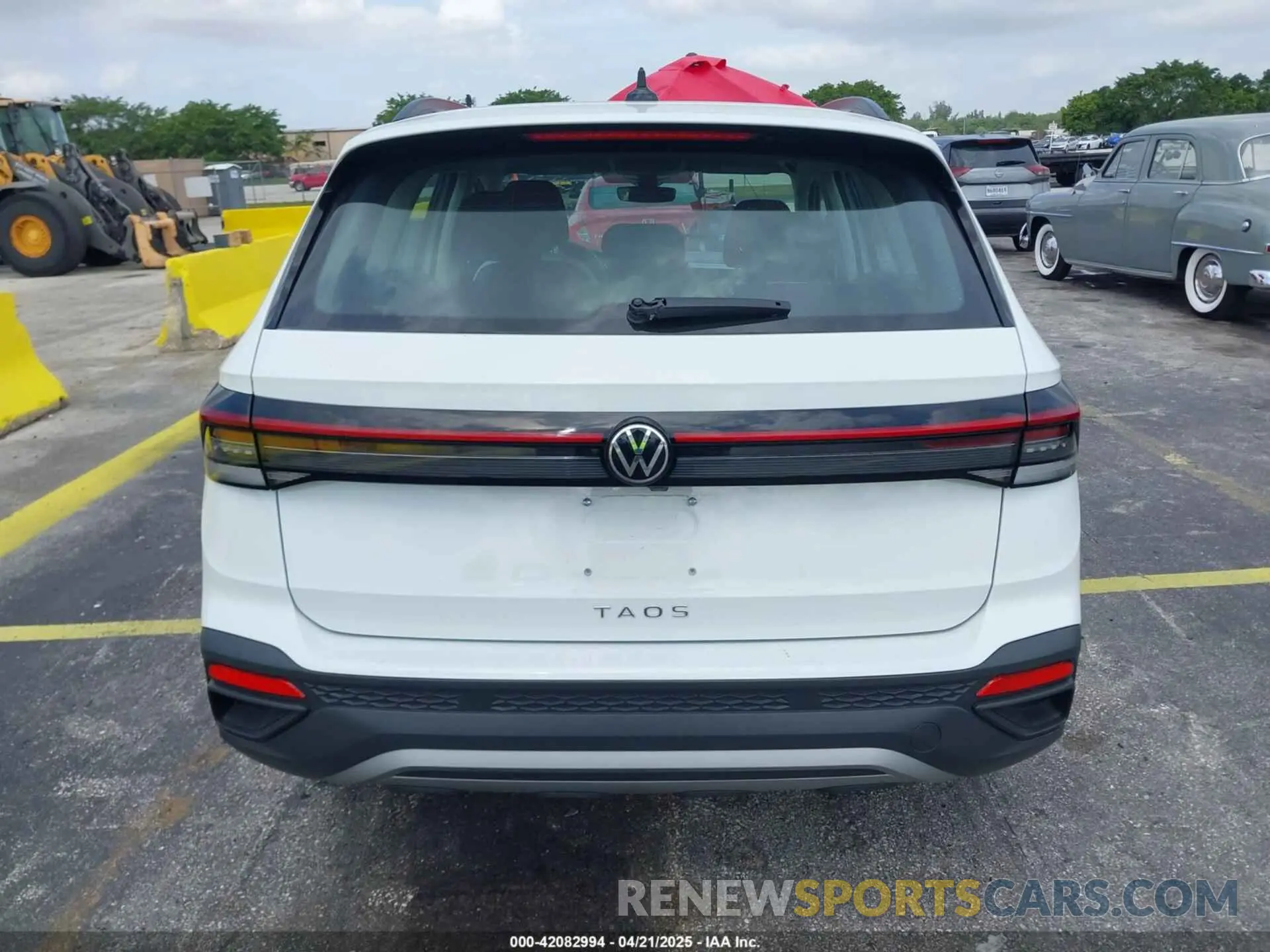 16 Photograph of a damaged car 3VV5C7B23SM005781 VOLKSWAGEN TAOS 2025