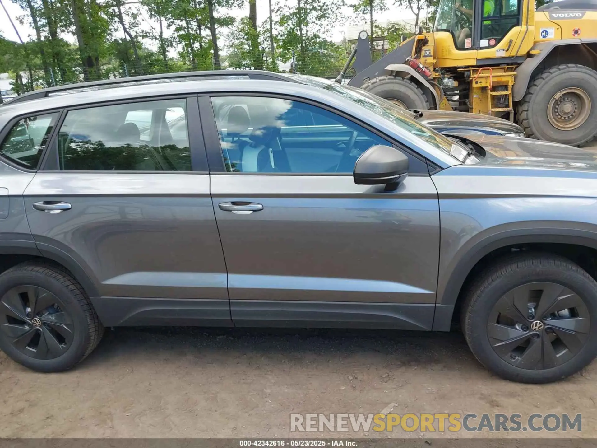 14 Photograph of a damaged car 3VV5C7B23SM012634 VOLKSWAGEN TAOS 2025
