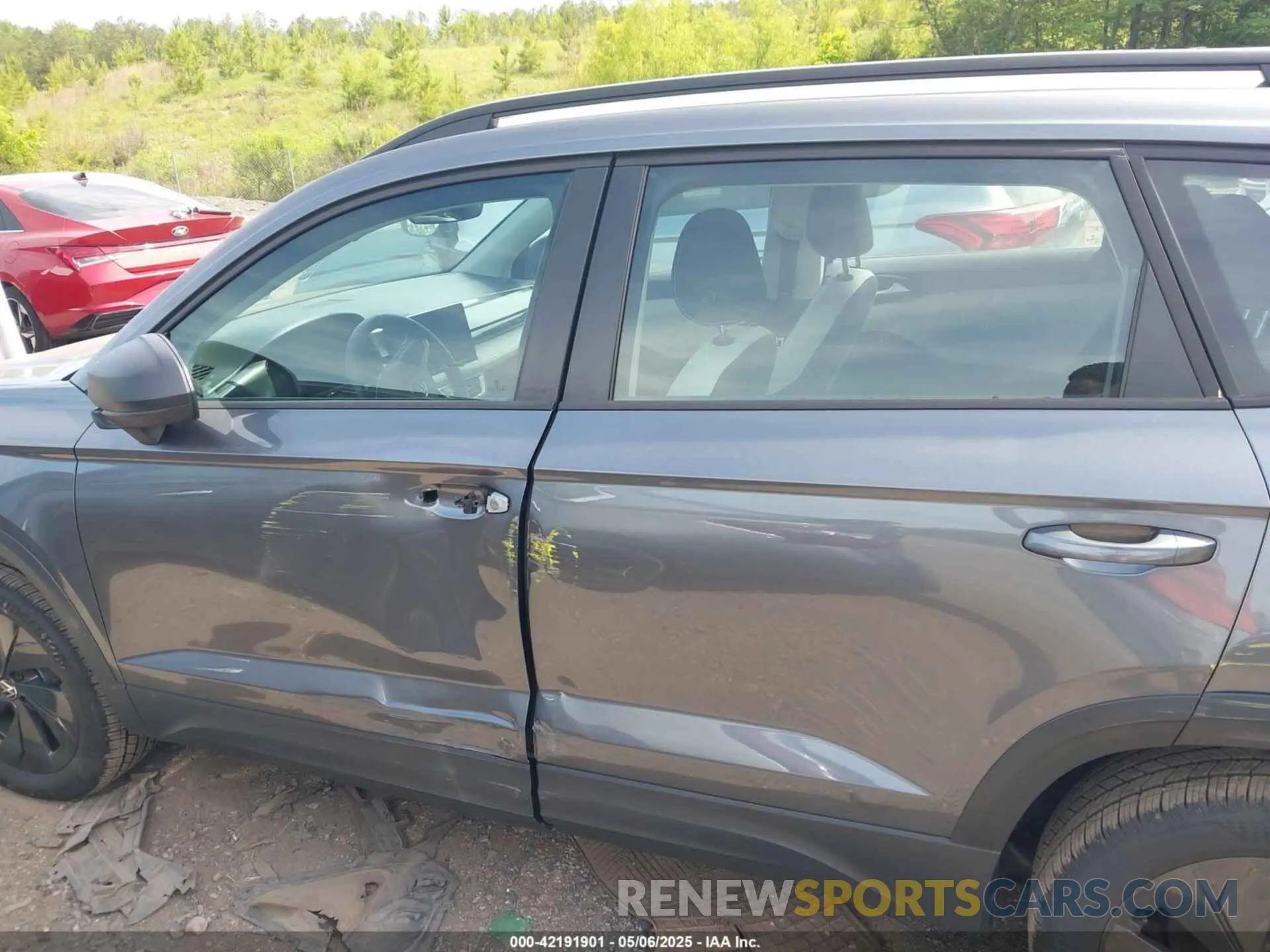 14 Photograph of a damaged car 3VV5C7B25SM030763 VOLKSWAGEN TAOS 2025