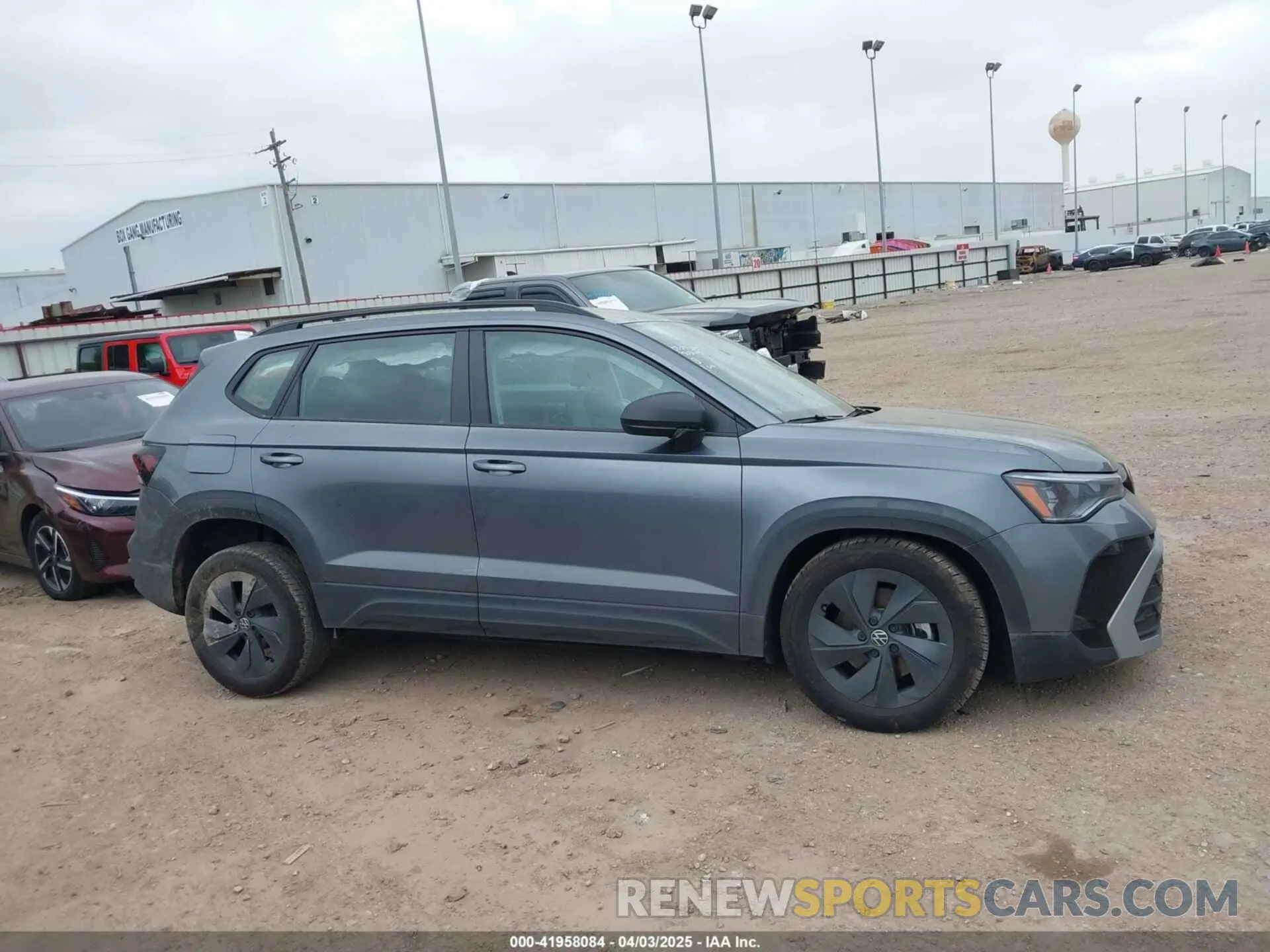 12 Photograph of a damaged car 3VV5C7B26SM009467 VOLKSWAGEN TAOS 2025