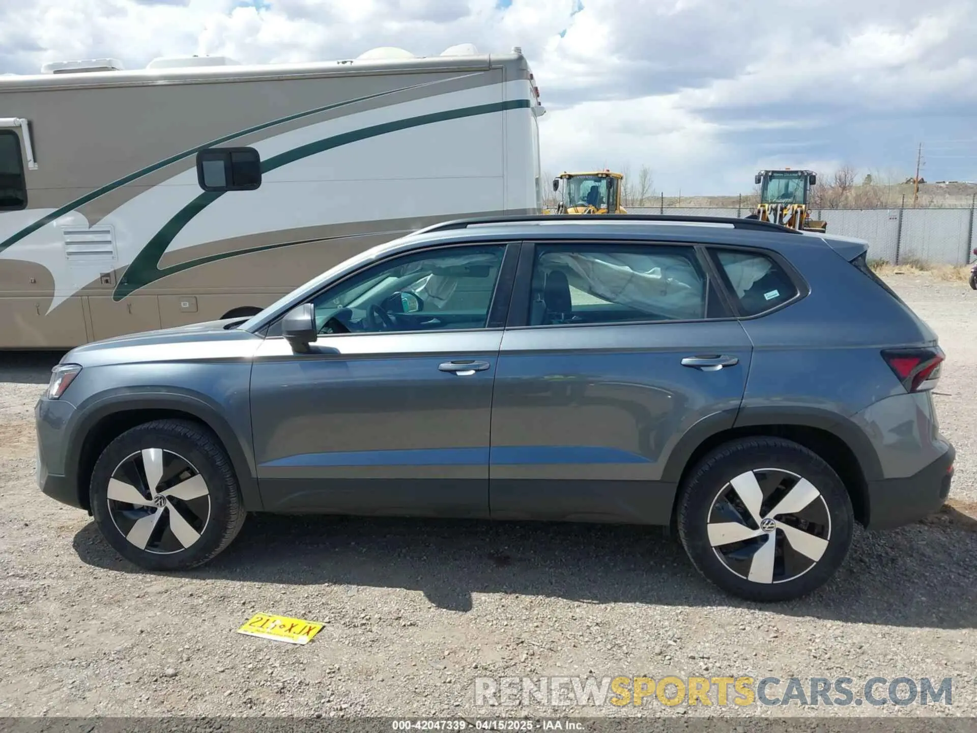 14 Photograph of a damaged car 3VV8C7B20SM007811 VOLKSWAGEN TAOS 2025
