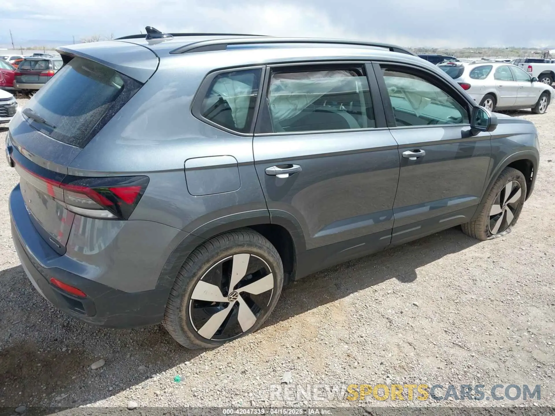 4 Photograph of a damaged car 3VV8C7B20SM007811 VOLKSWAGEN TAOS 2025