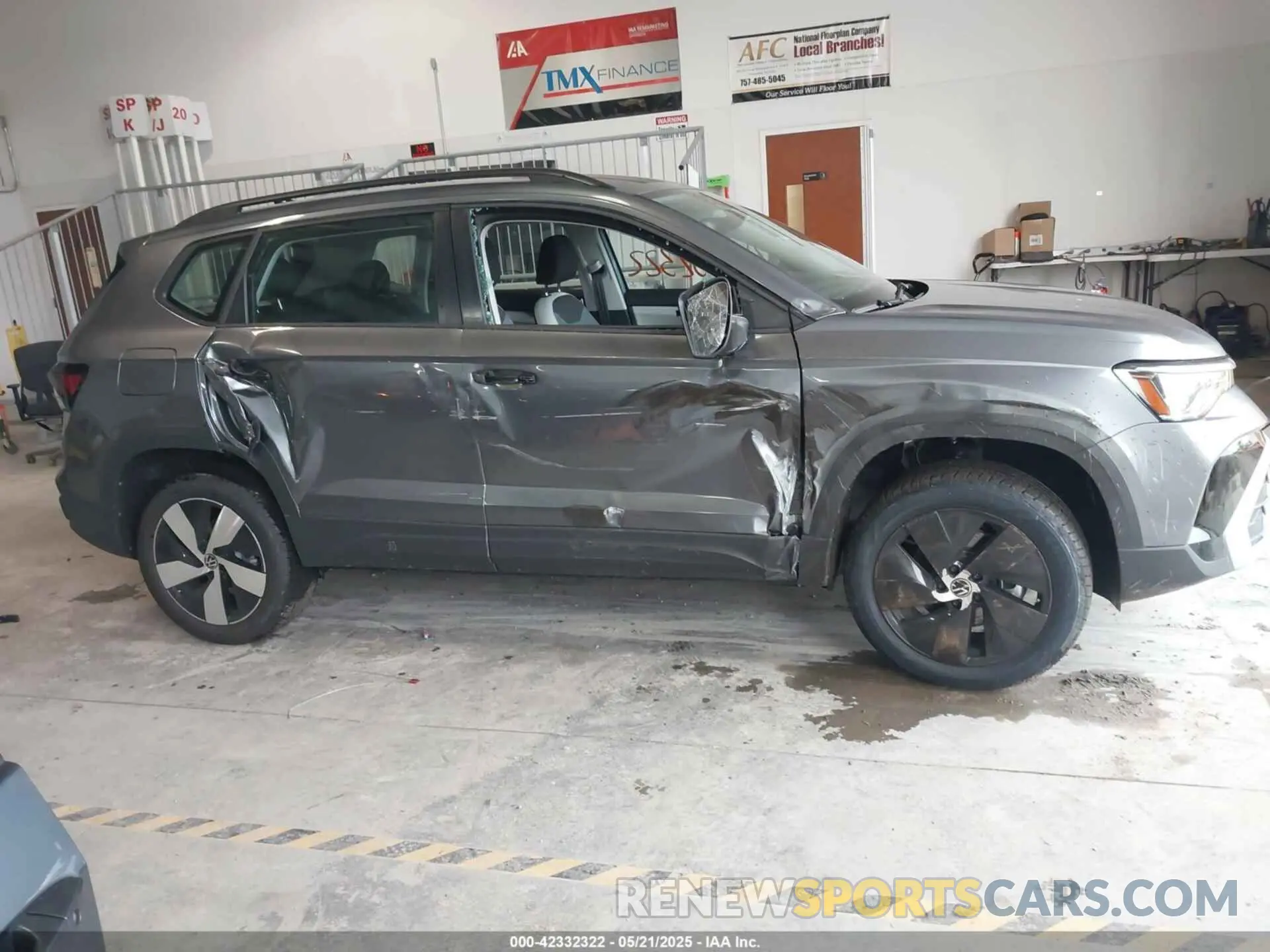 13 Photograph of a damaged car 3VV8C7B24SM030914 VOLKSWAGEN TAOS 2025