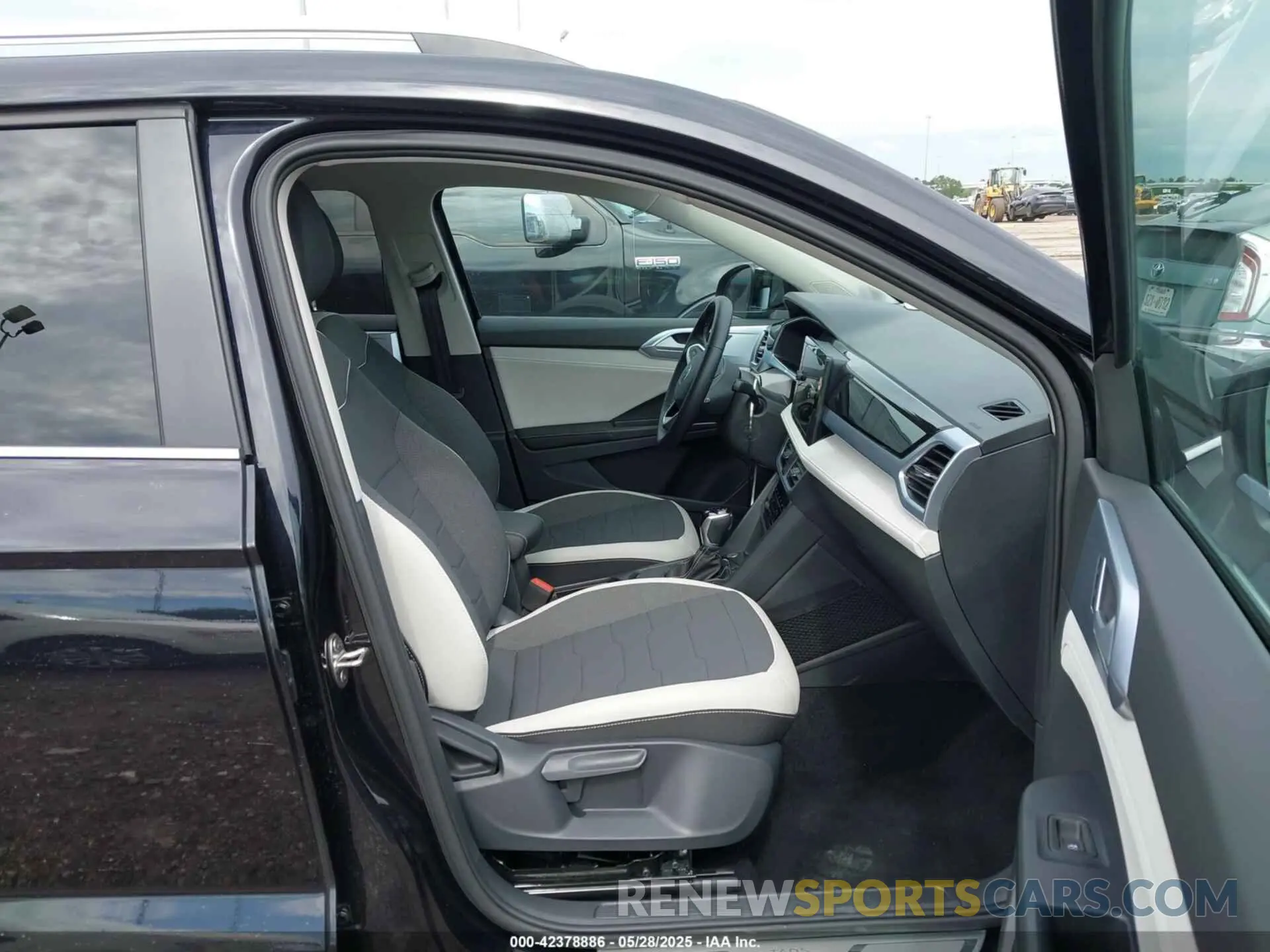 5 Photograph of a damaged car 3VVSC7B24SM045578 VOLKSWAGEN TAOS 2025