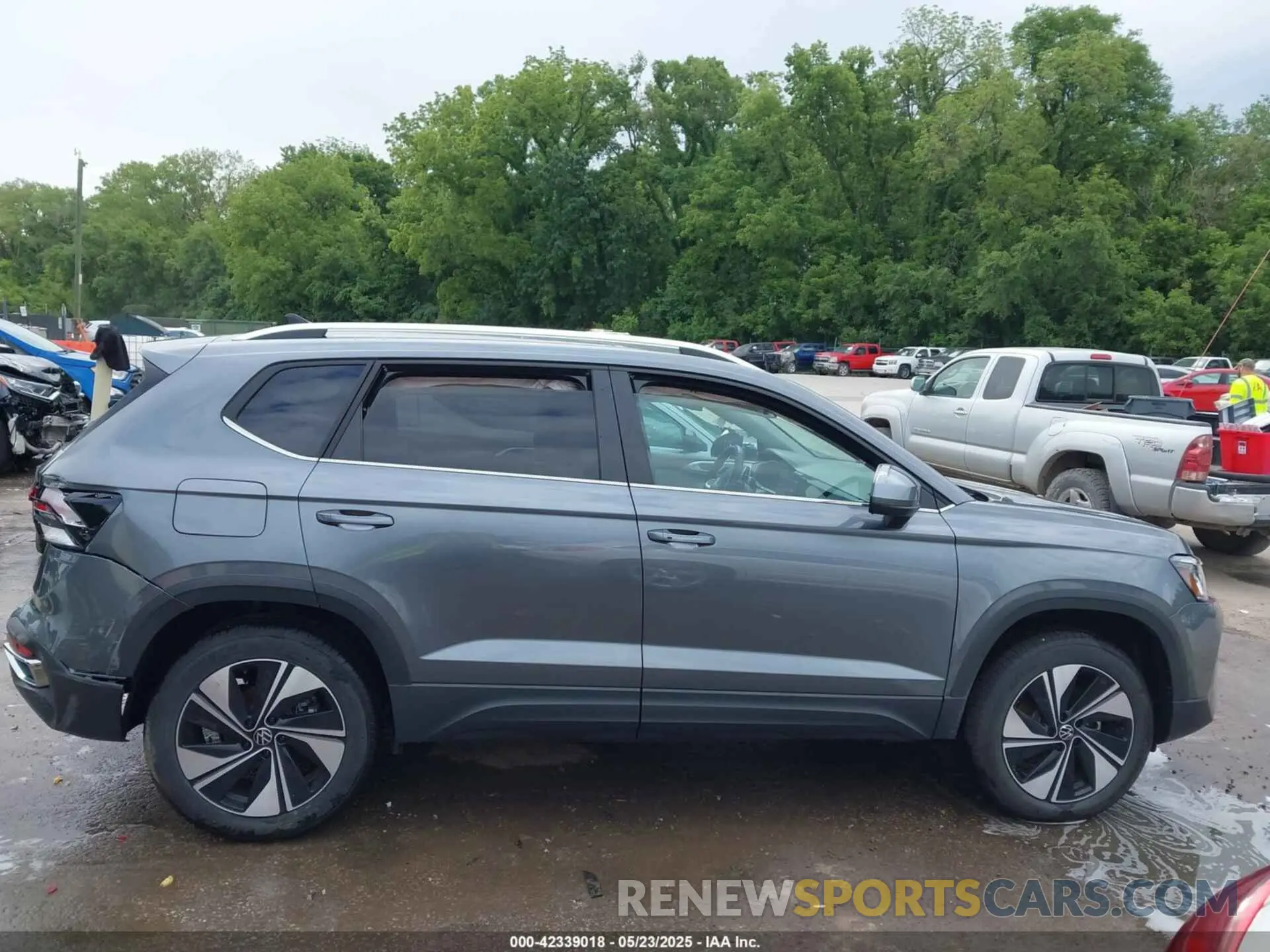 13 Photograph of a damaged car 3VVUC7B23SM006148 VOLKSWAGEN TAOS 2025