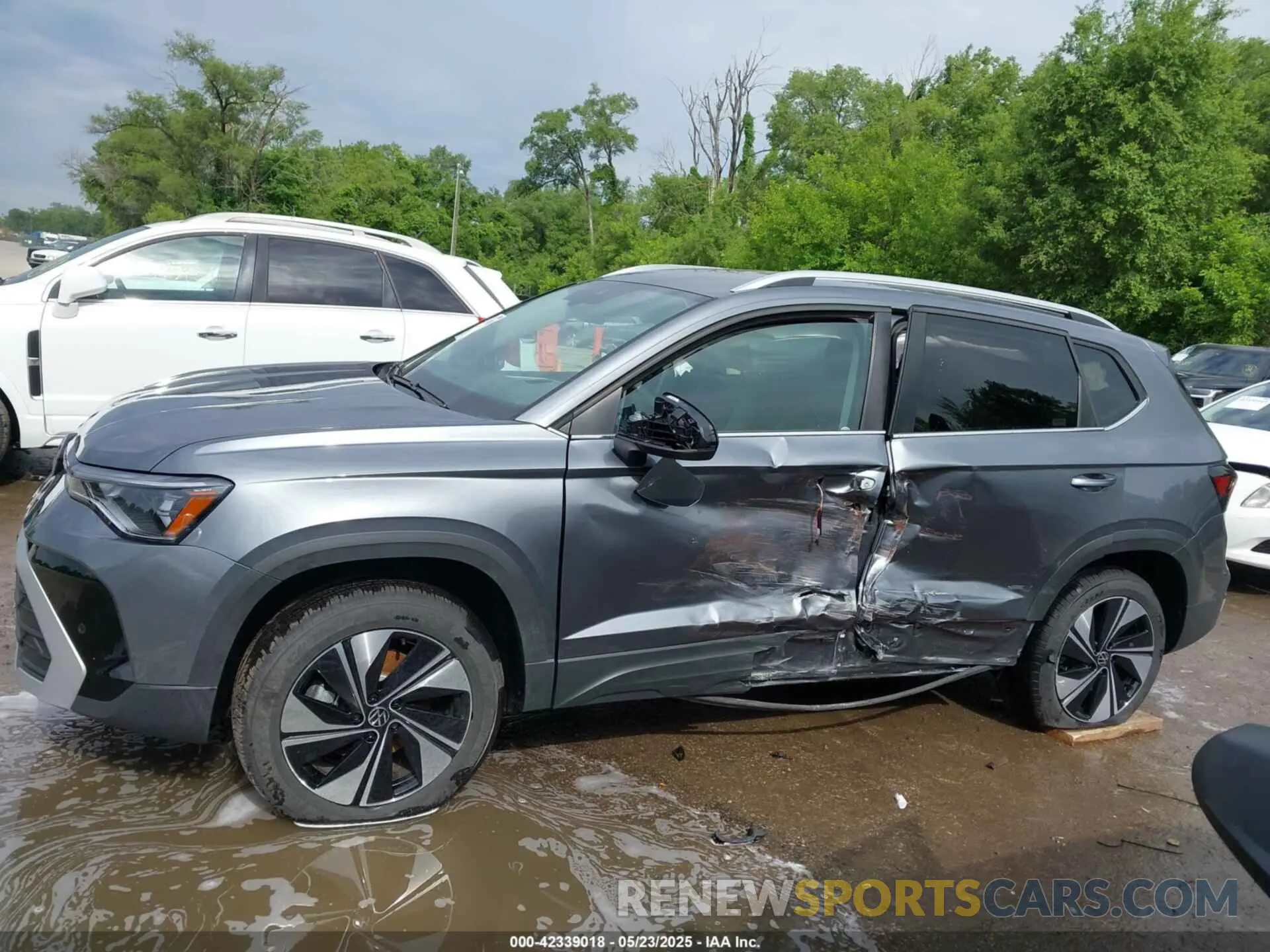 14 Photograph of a damaged car 3VVUC7B23SM006148 VOLKSWAGEN TAOS 2025