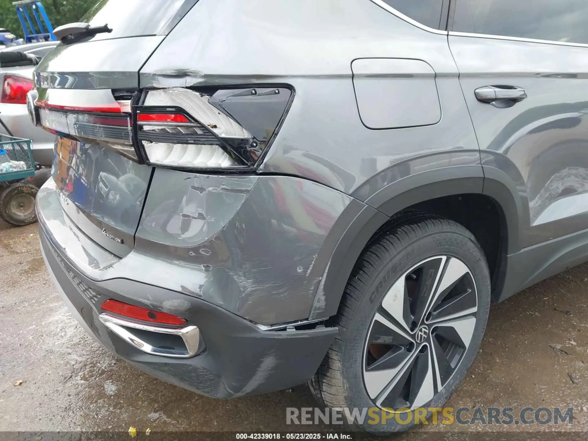 18 Photograph of a damaged car 3VVUC7B23SM006148 VOLKSWAGEN TAOS 2025