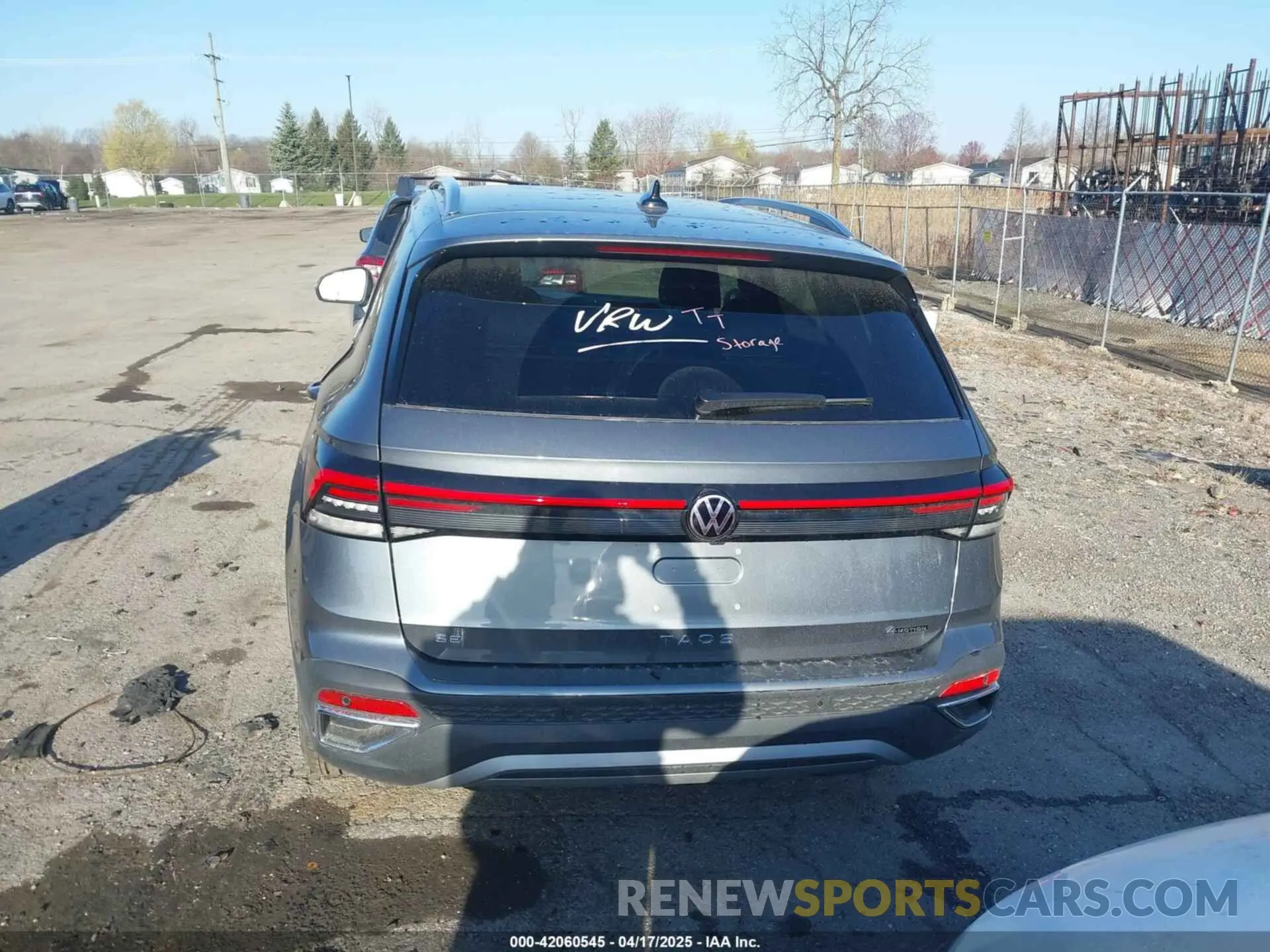 16 Photograph of a damaged car 3VVUC7B28SM025861 VOLKSWAGEN TAOS 2025