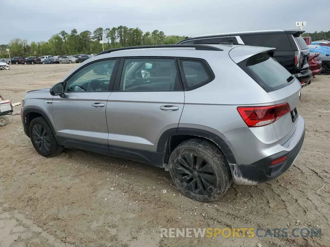 2 Photograph of a damaged car 3VV5X7B20RM104508 VOLKSWAGEN TAOS S 2024