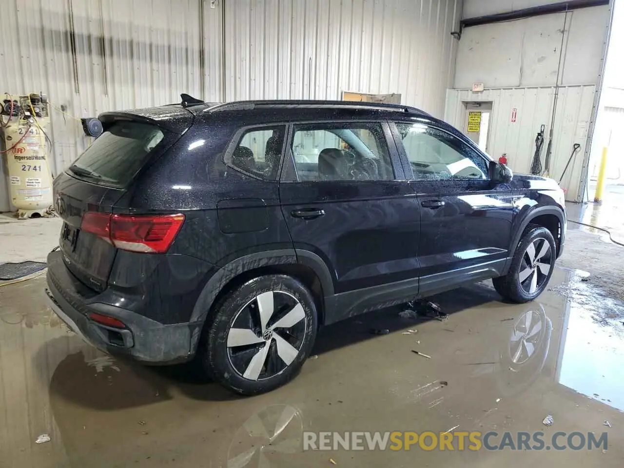 3 Photograph of a damaged car 3VV8X7B20RM126571 VOLKSWAGEN TAOS S 2024
