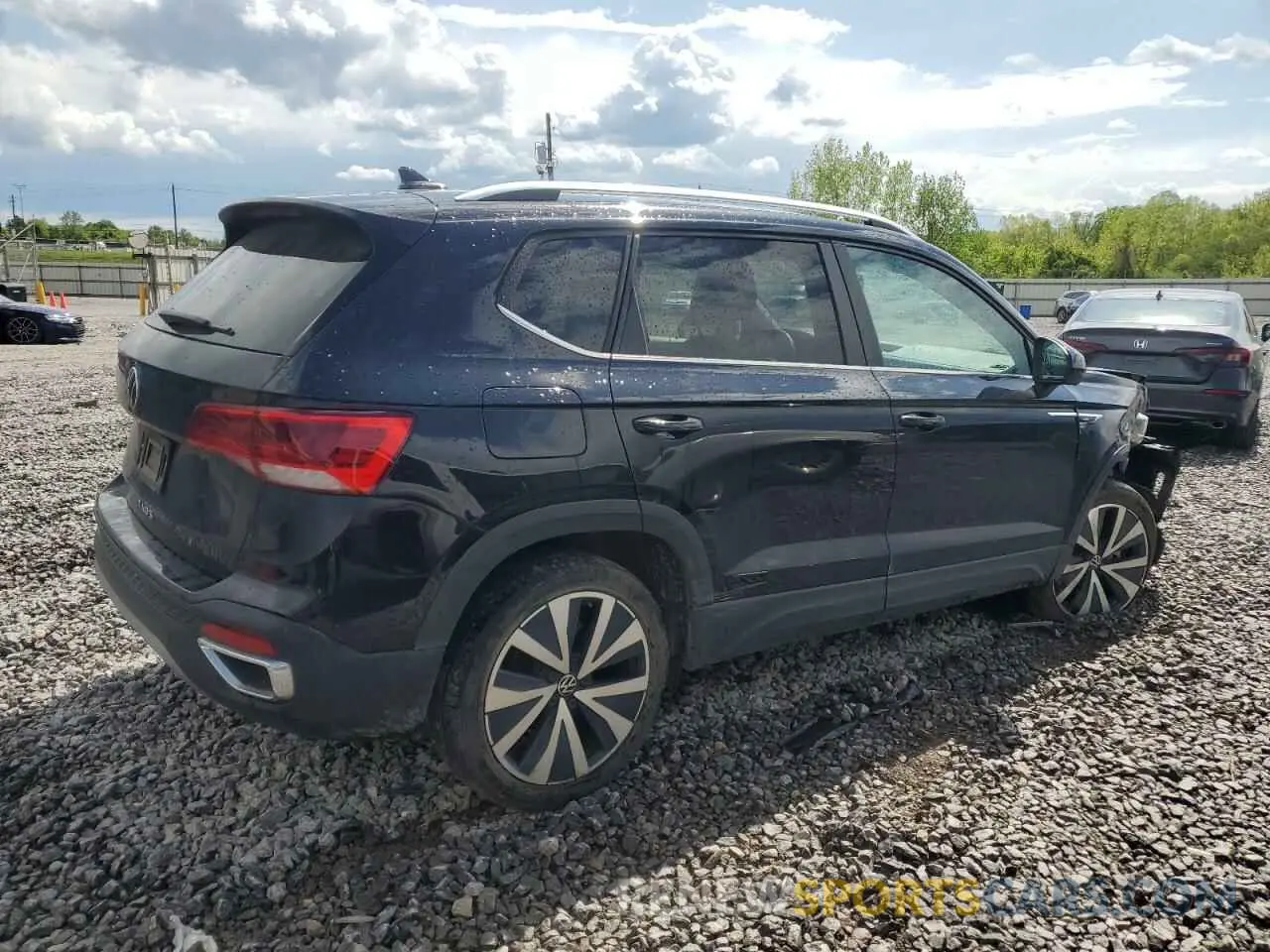 3 Photograph of a damaged car 3VVRX7B28NM017595 VOLKSWAGEN TAOS SE 2022