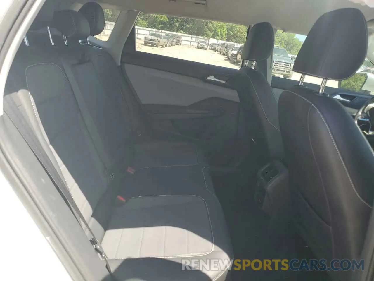 11 Photograph of a damaged car 3VVRX7B28NM063198 VOLKSWAGEN TAOS SE 2022