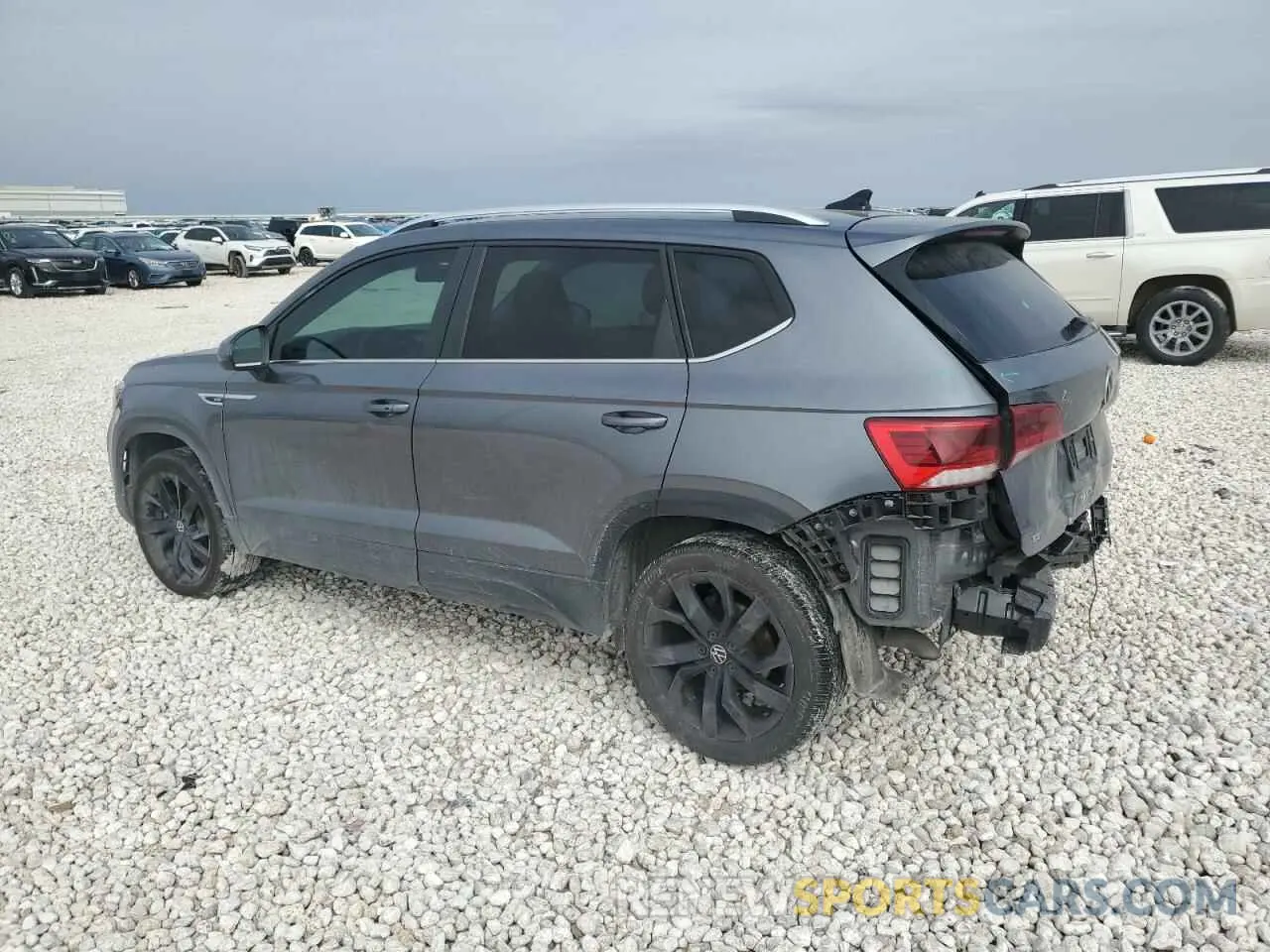2 Photograph of a damaged car 3VVTX7B22NM069424 VOLKSWAGEN TAOS SE 2022