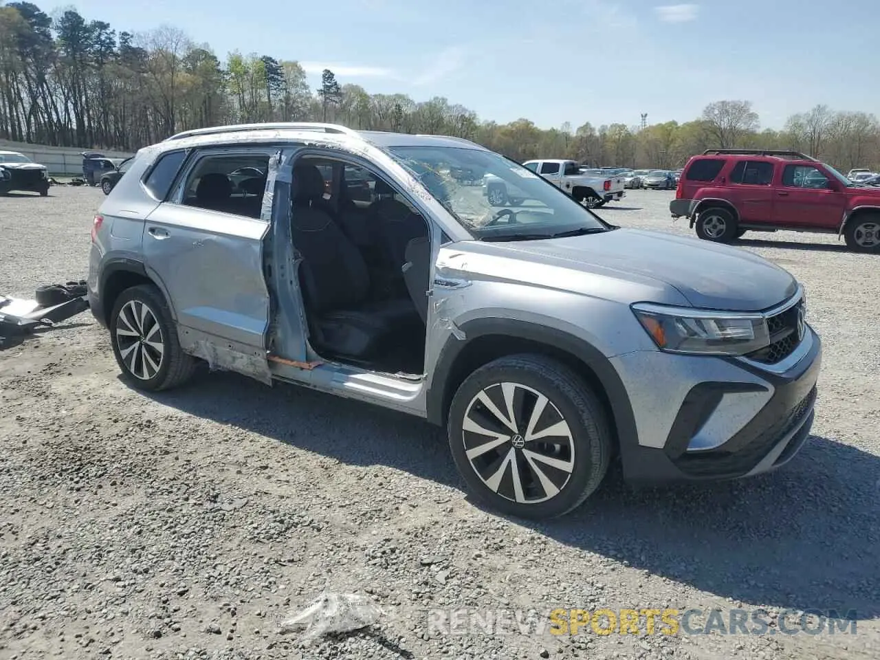 4 Photograph of a damaged car 3VVEX7B2XPM321674 VOLKSWAGEN TAOS SE 2023