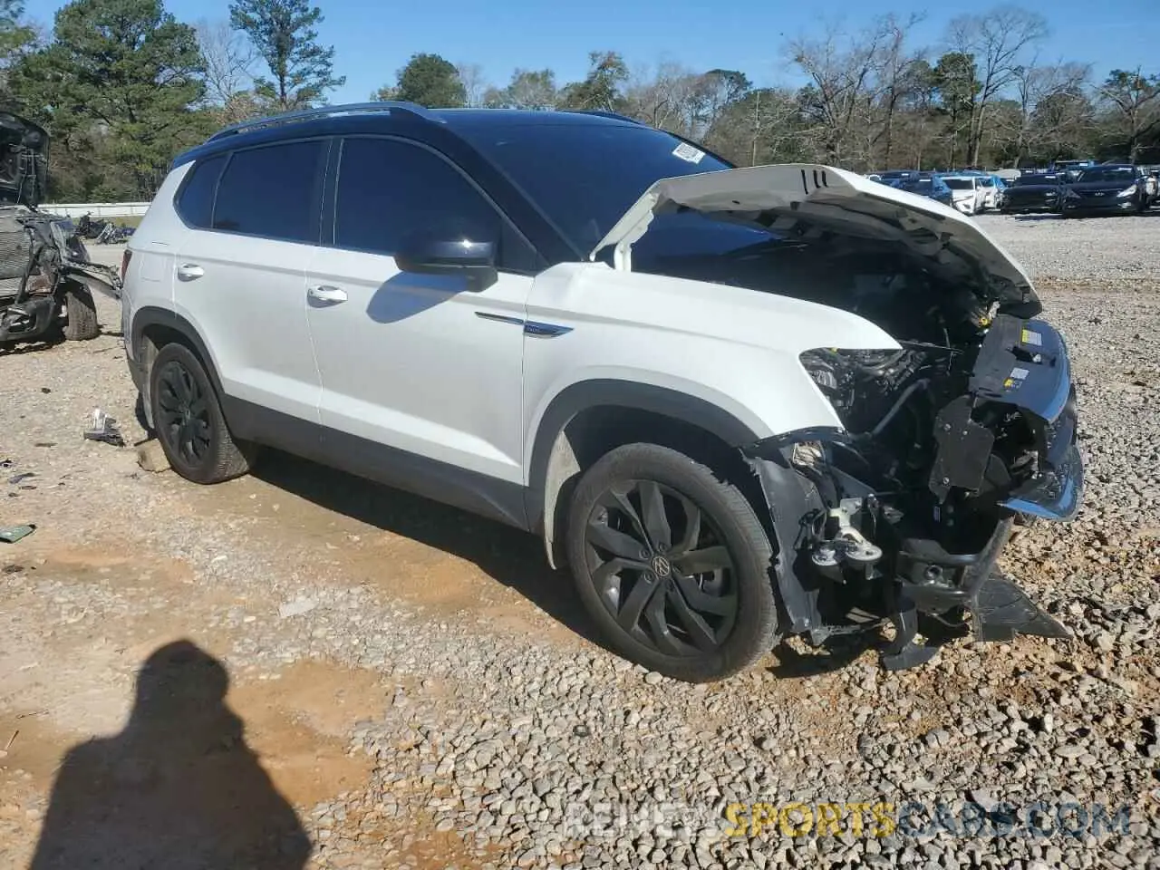 4 Photograph of a damaged car 3VVEX7B21RM015711 VOLKSWAGEN TAOS SE 2024