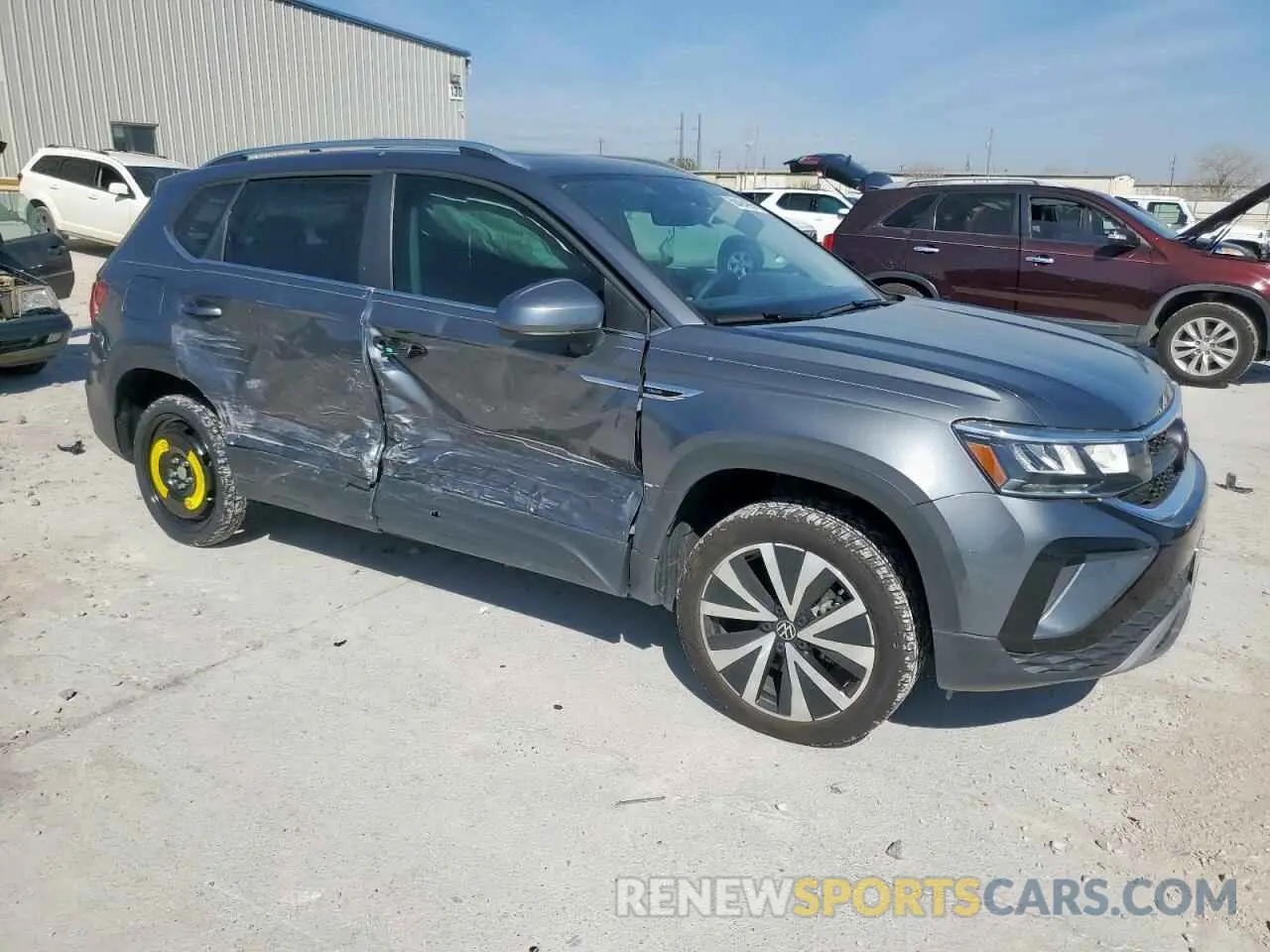 4 Photograph of a damaged car 3VVEX7B21RM105067 VOLKSWAGEN TAOS SE 2024
