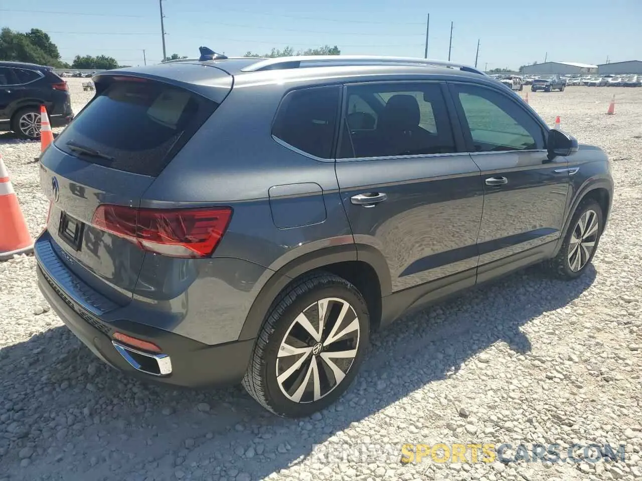 3 Photograph of a damaged car 3VVEX7B23RM043560 VOLKSWAGEN TAOS SE 2024
