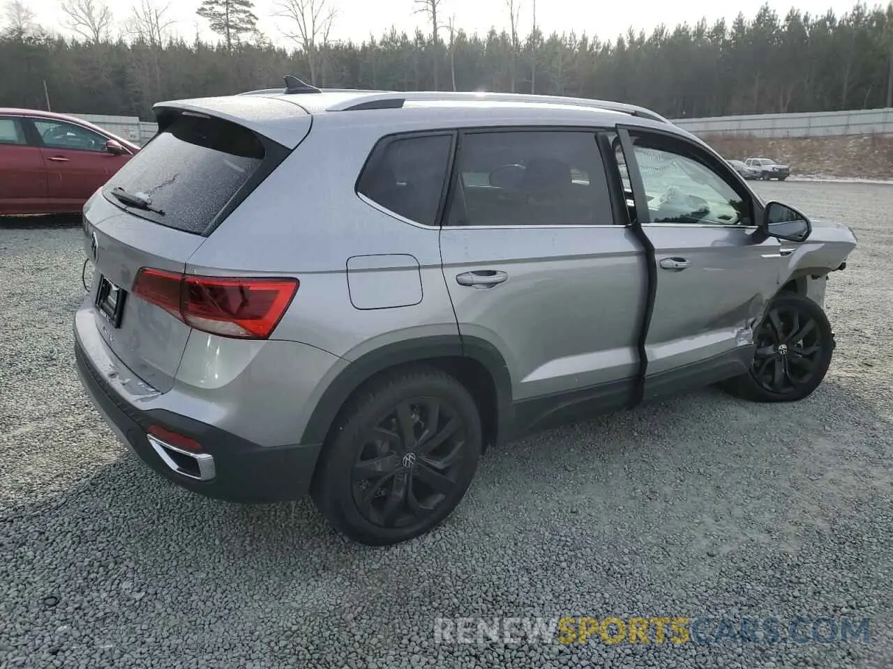 3 Photograph of a damaged car 3VVEX7B26RM010696 VOLKSWAGEN TAOS SE 2024