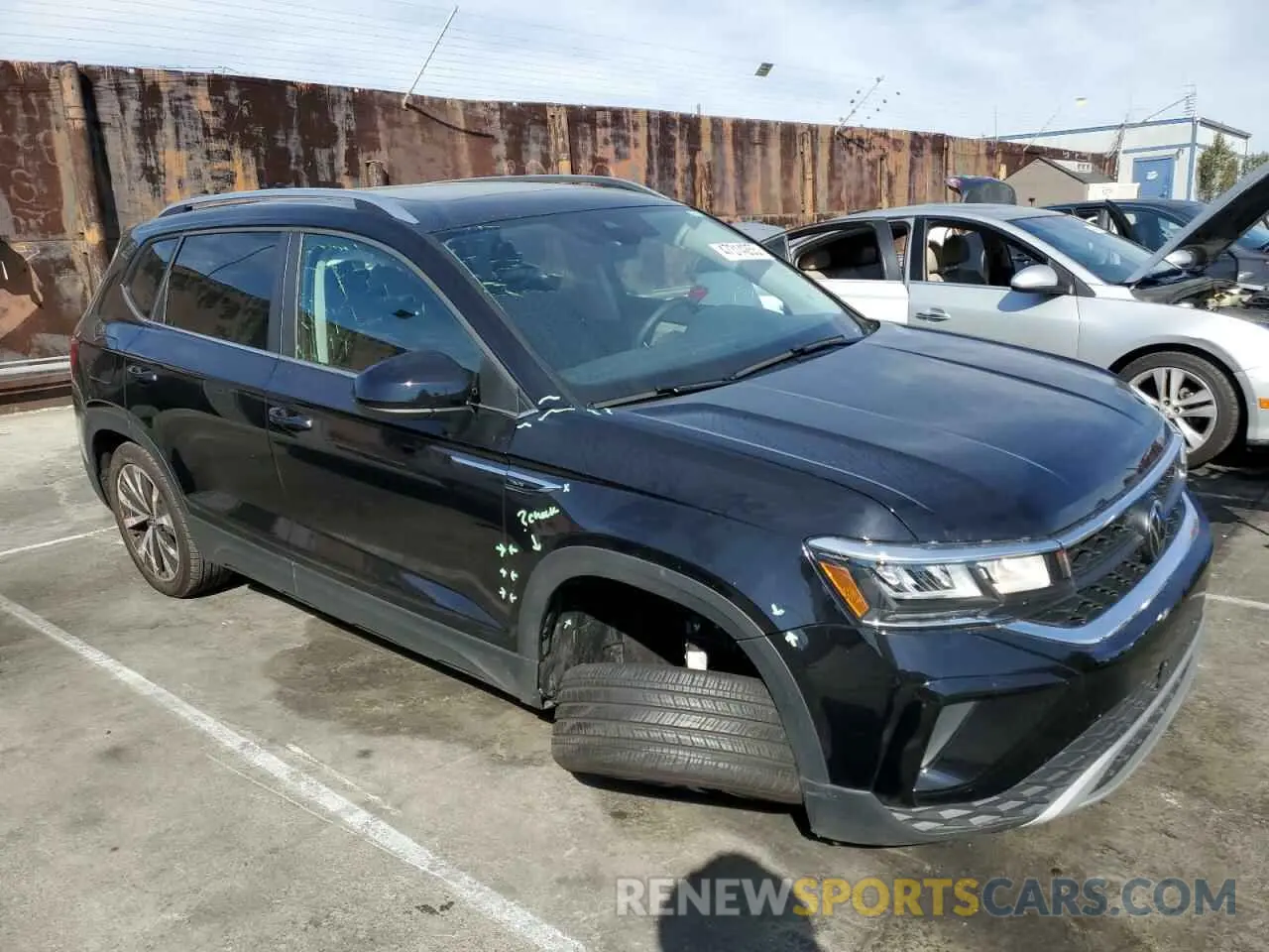 4 Photograph of a damaged car 3VVEX7B28RM051086 VOLKSWAGEN TAOS SE 2024