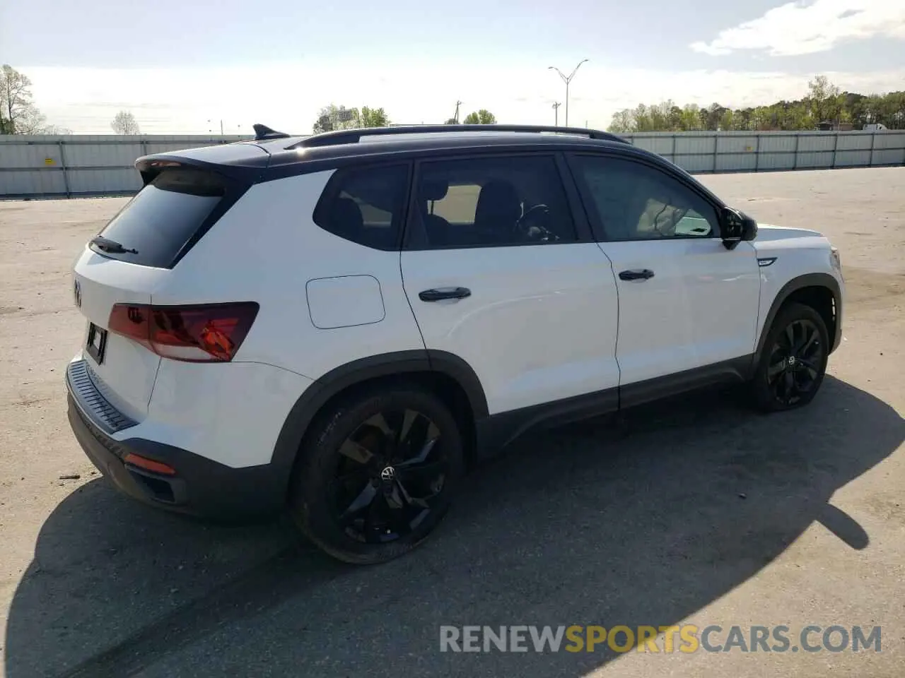 3 Photograph of a damaged car 3VVJX7B27RM101748 VOLKSWAGEN TAOS SE 2024