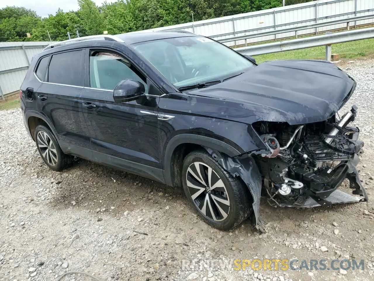 4 Photograph of a damaged car 3VVSX7B20RM000863 VOLKSWAGEN TAOS SE 2024