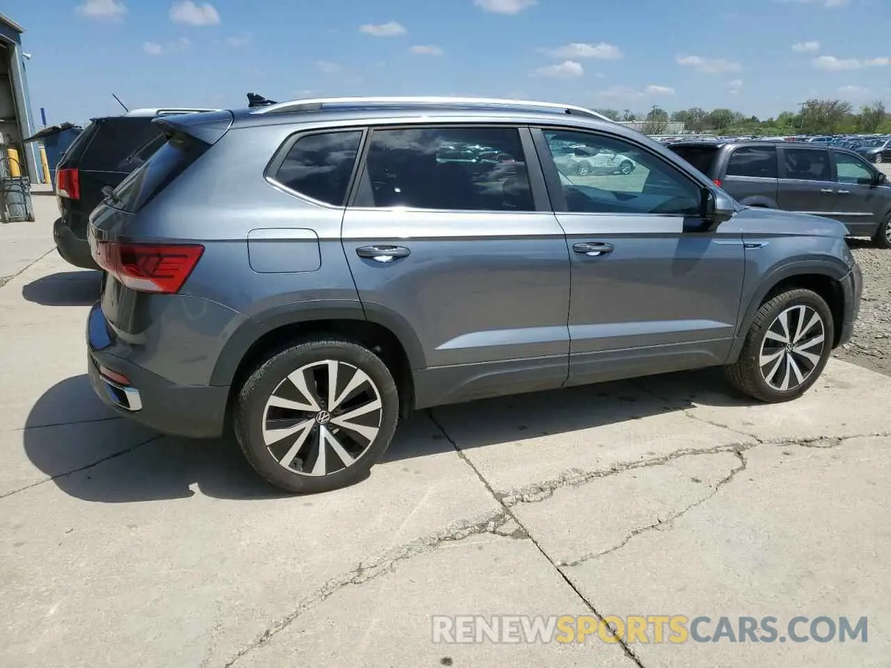 3 Photograph of a damaged car 3VVSX7B20RM012706 VOLKSWAGEN TAOS SE 2024