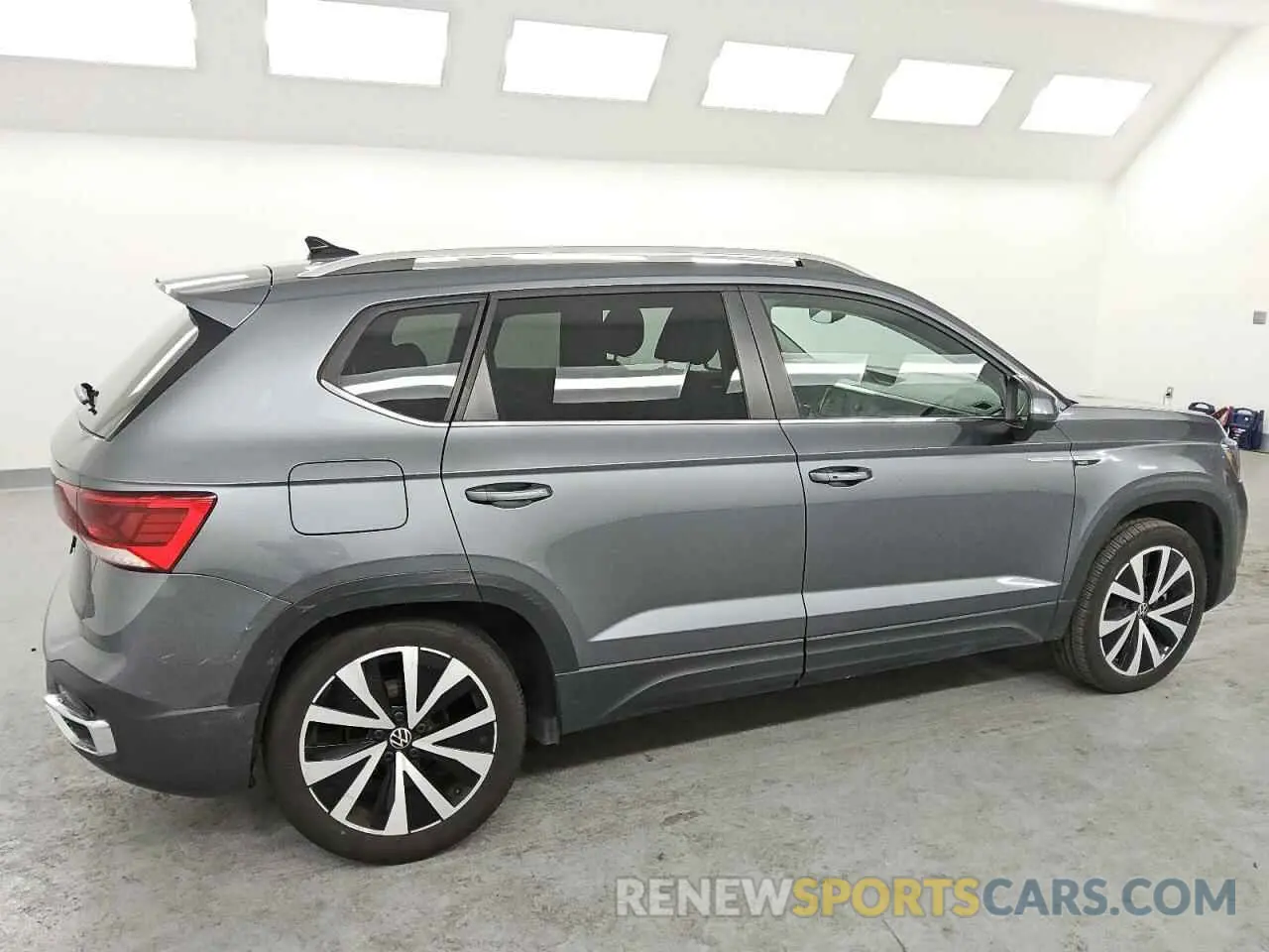 3 Photograph of a damaged car 3VVSX7B20RM047228 VOLKSWAGEN TAOS SE 2024