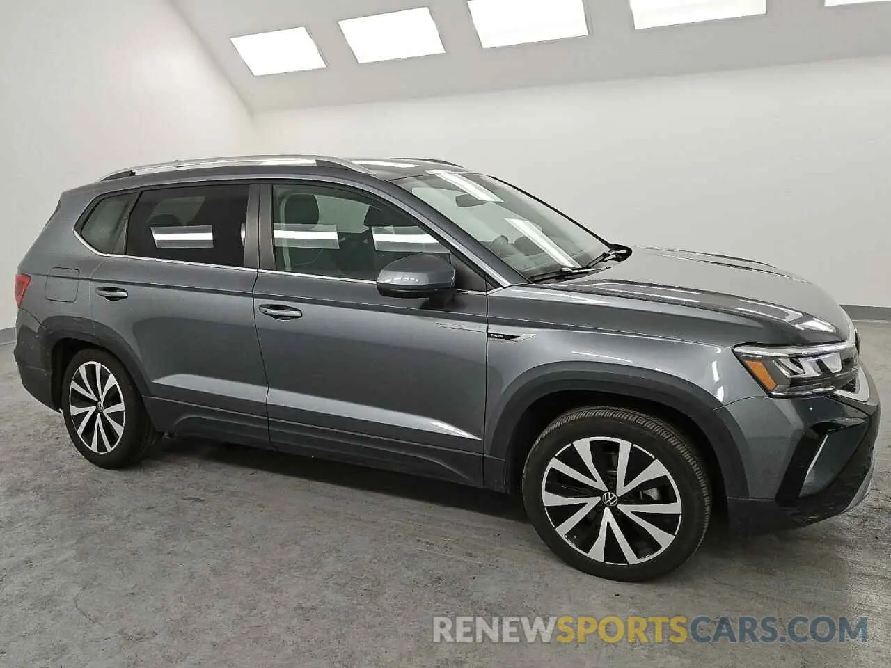 4 Photograph of a damaged car 3VVSX7B20RM047228 VOLKSWAGEN TAOS SE 2024