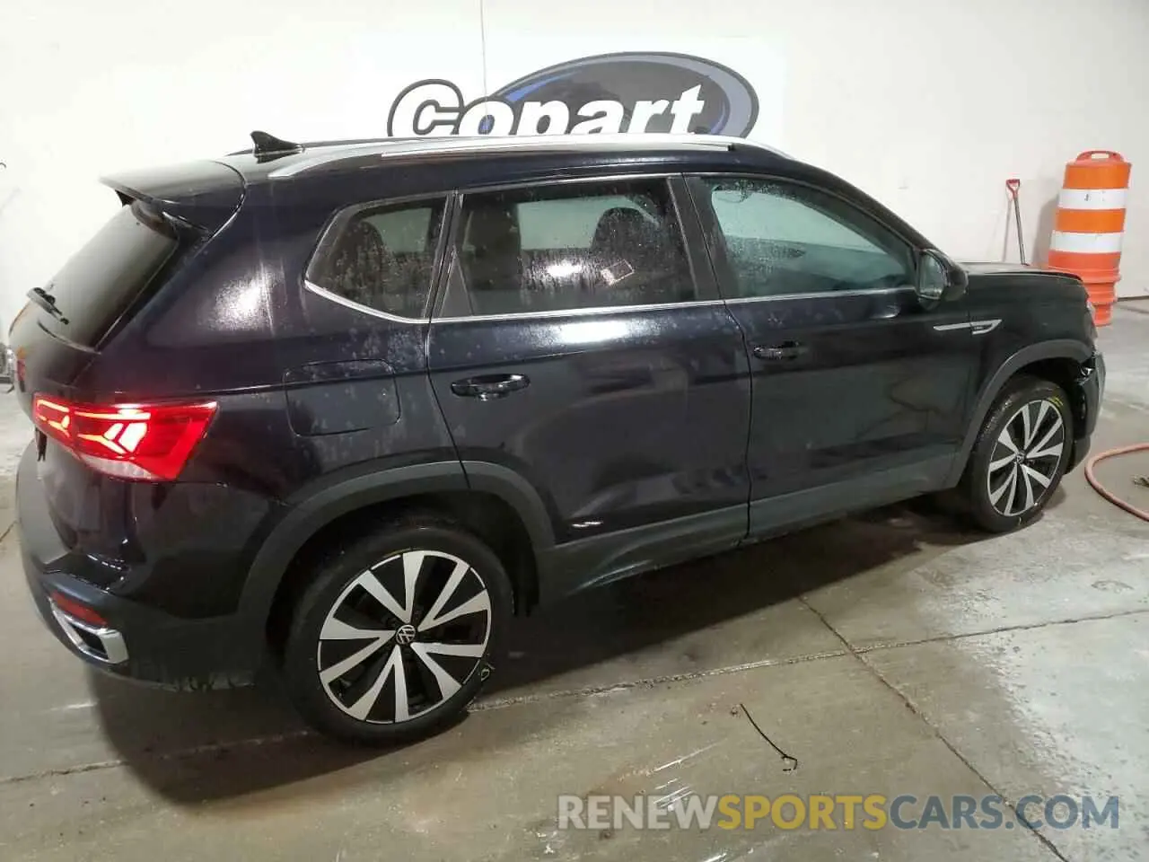 3 Photograph of a damaged car 3VVSX7B21RM009040 VOLKSWAGEN TAOS SE 2024