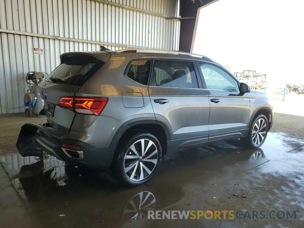 3 Photograph of a damaged car 3VVSX7B29RM048720 VOLKSWAGEN TAOS SE 2024