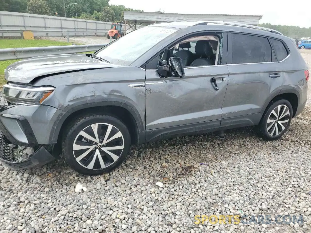 1 Photograph of a damaged car 3VVSX7B2XRM008467 VOLKSWAGEN TAOS SE 2024